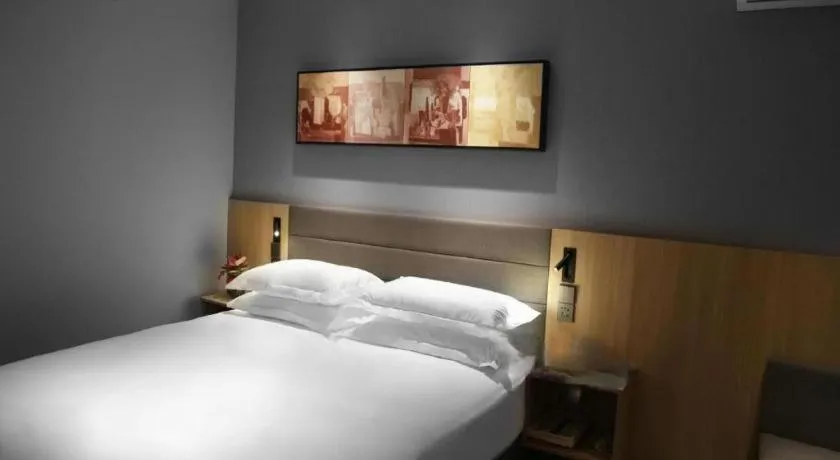 Bed in Jinjiang Inn Taizhou Huangyan Jiufeng Park