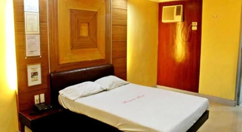 Bed in Bermuda Hotel