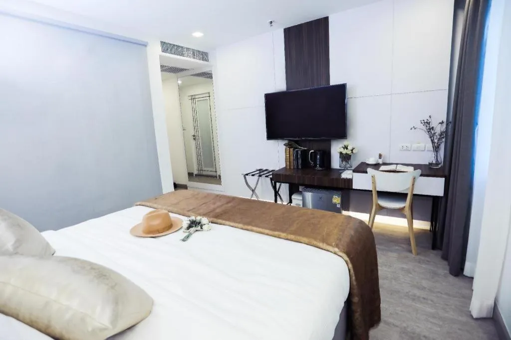 Bed in Thaisun Bangkok Hotel