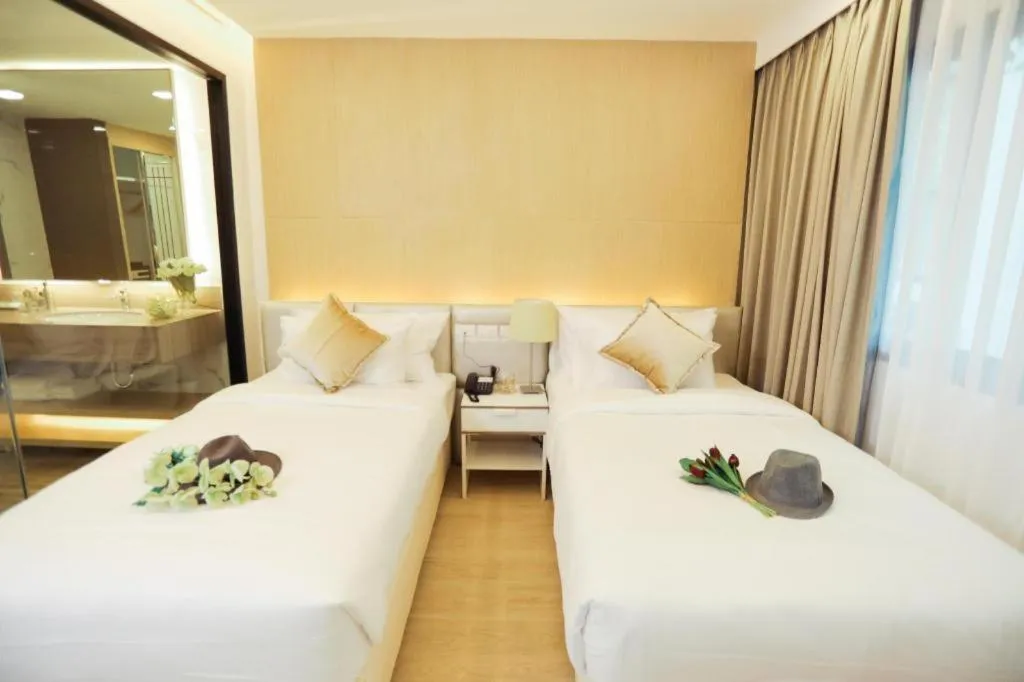 Bed in Thaisun Bangkok Hotel