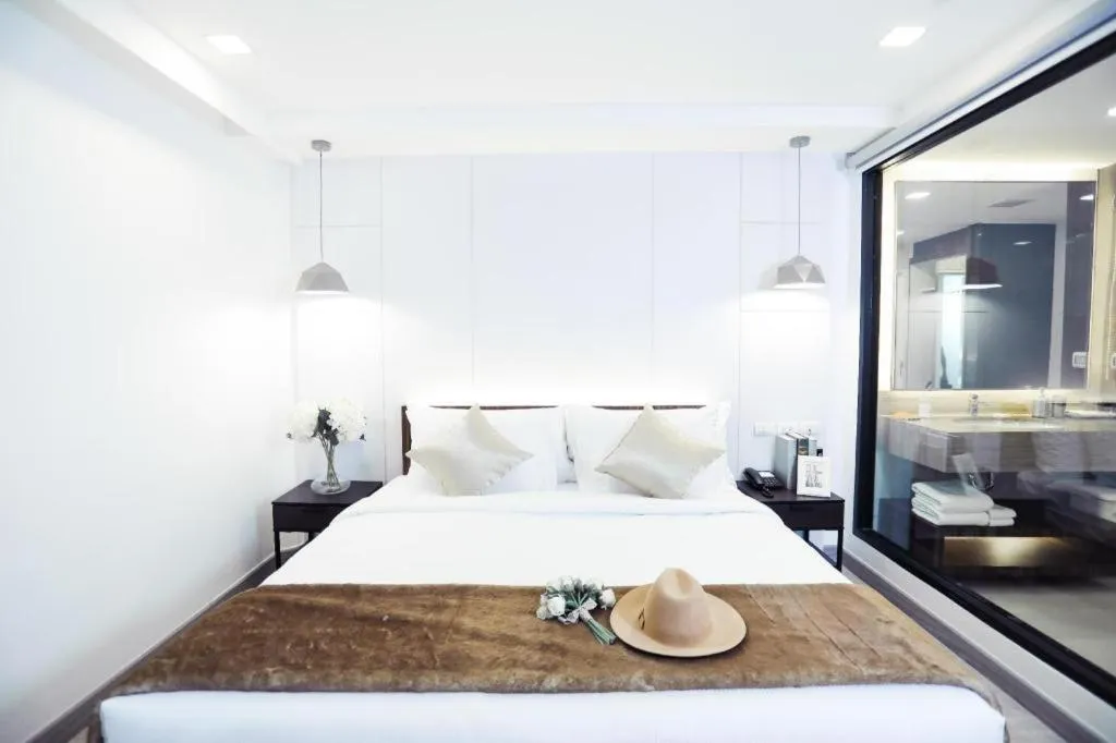 Bed in Thaisun Bangkok Hotel