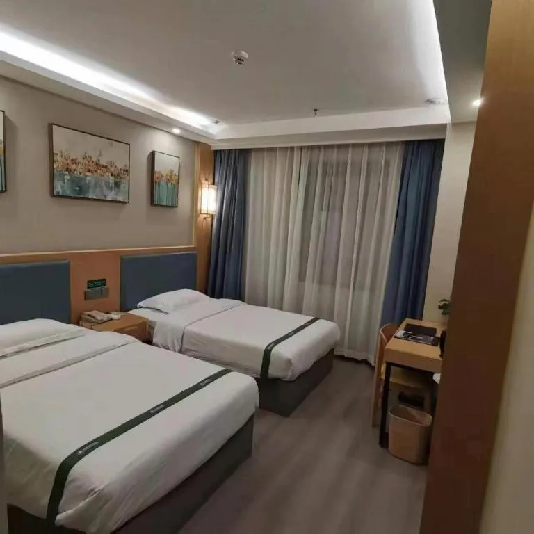 Bed in GreenTree Inn Guiyang Wudang District High-speed Railway East Station