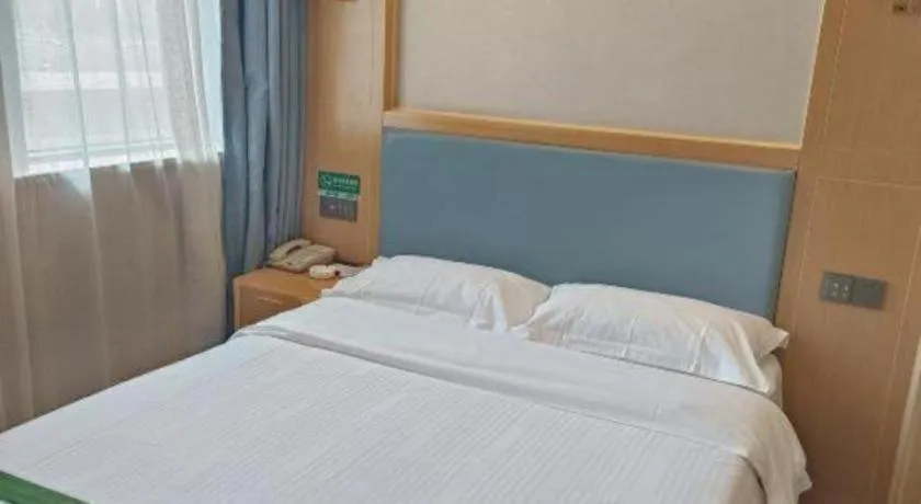 Bed in GreenTree Inn Guiyang Wudang District High-speed Railway East Station