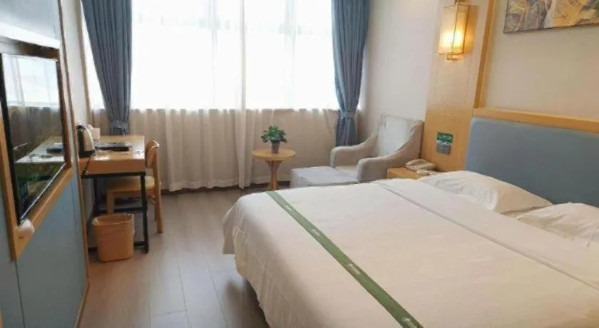 Bed in GreenTree Inn Guiyang Wudang District High-speed Railway East Station
