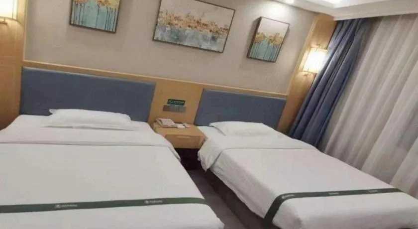 Bed in GreenTree Inn Guiyang Wudang District High-speed Railway East Station