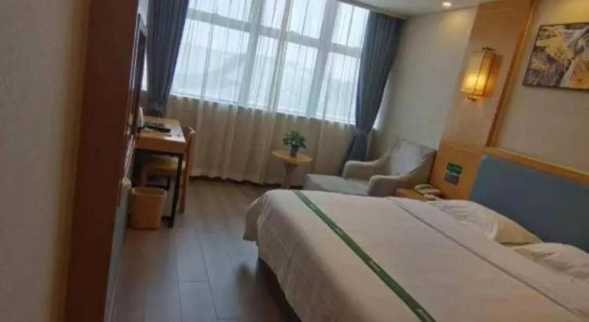 Bed in GreenTree Inn Guiyang Wudang District High-speed Railway East Station