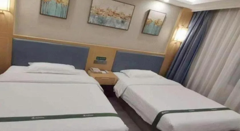 Bed in GreenTree Inn Guiyang Wudang District High-speed Railway East Station