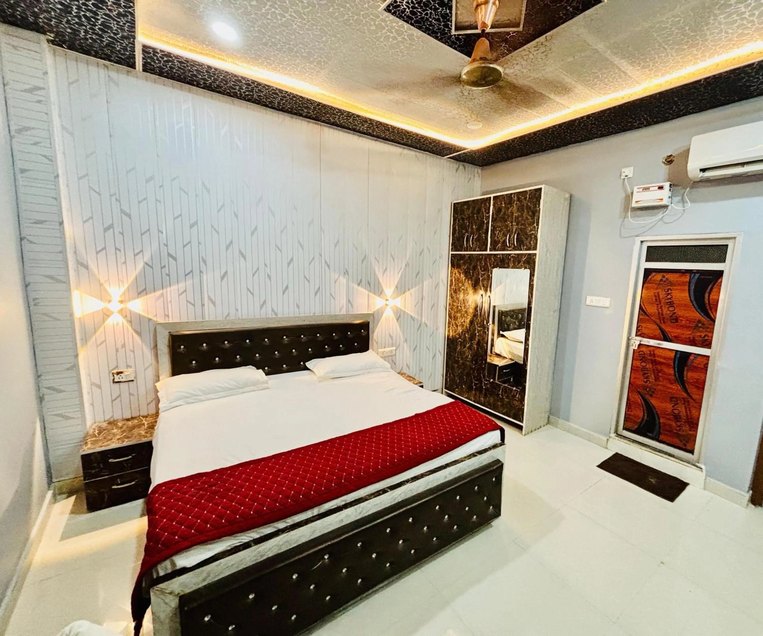 Bedroom, Bed in Hotel O Suryavanshi Palace