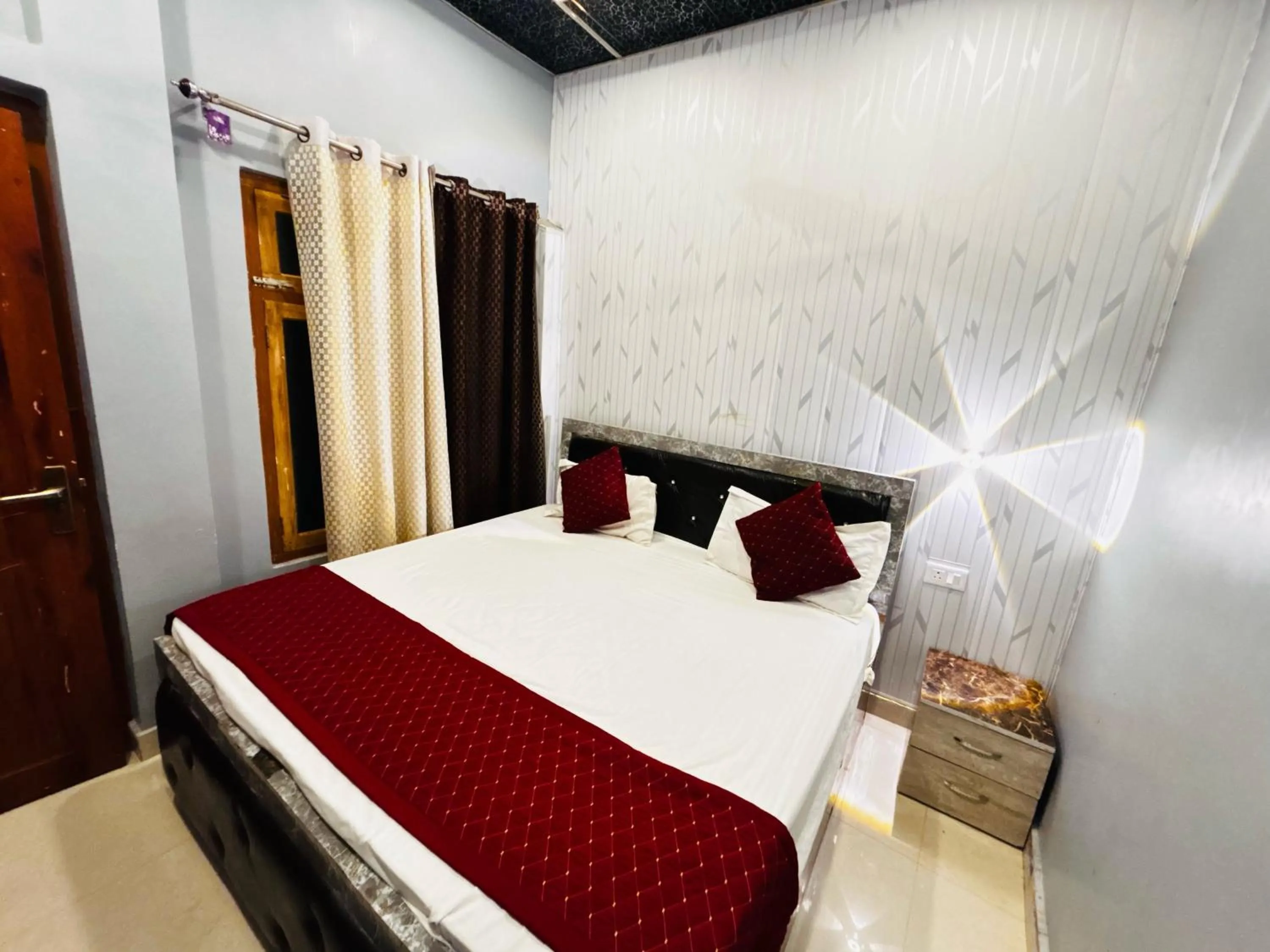 Bedroom, Bed in Hotel O Suryavanshi Palace