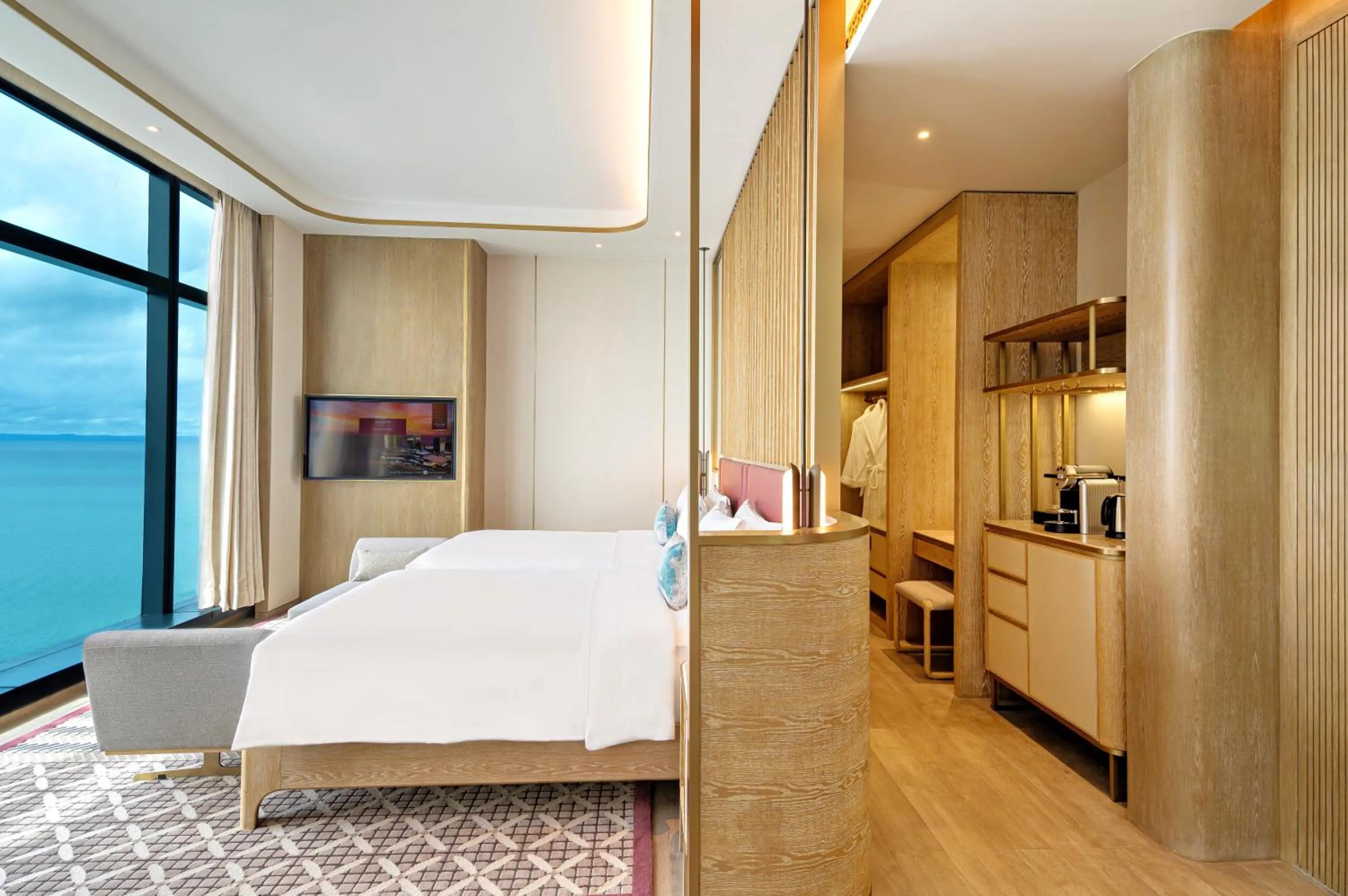 Bedroom, Bed in NUSTAR Hotel Cebu