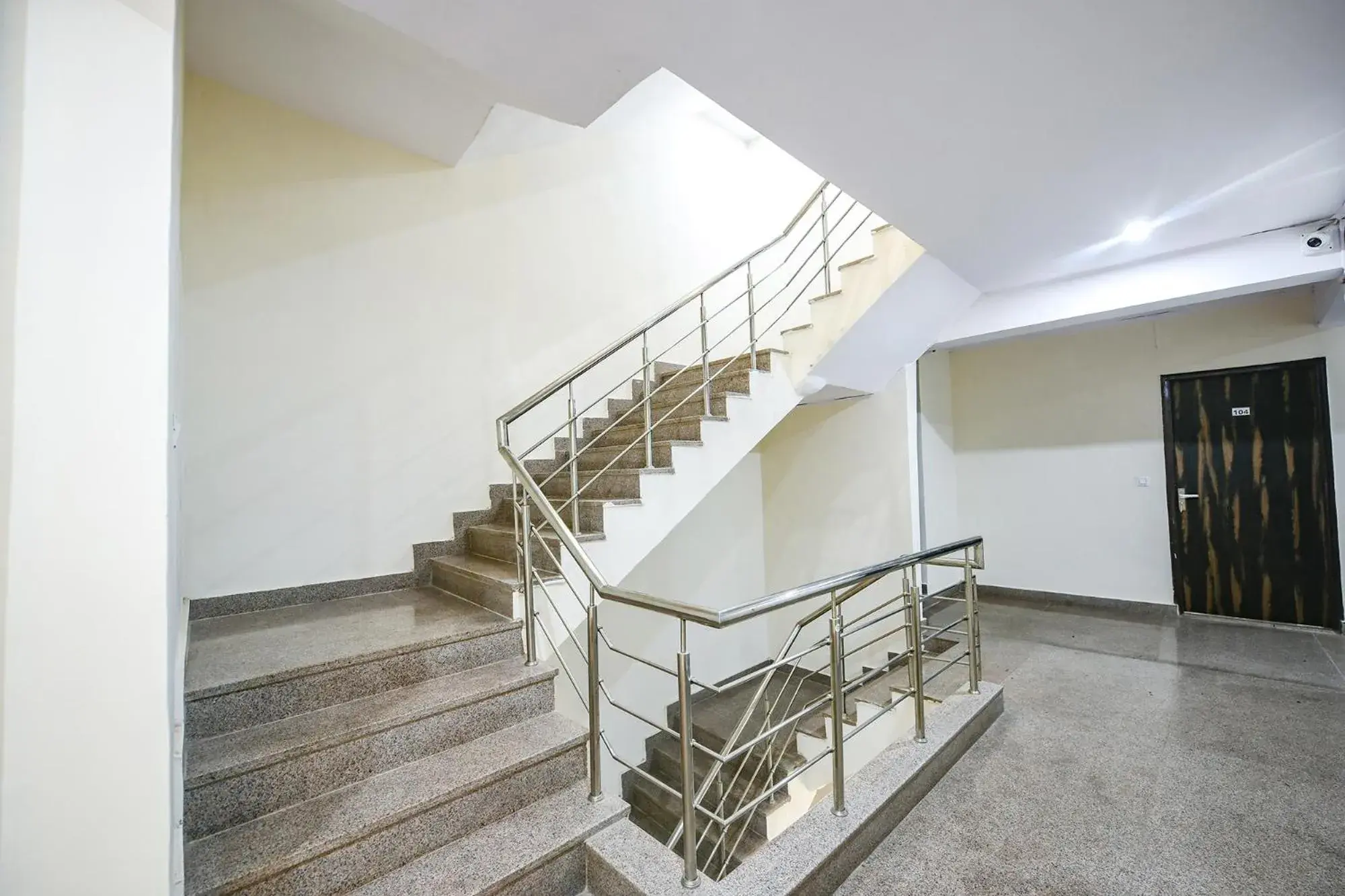 Lobby or reception in FabHotel The Yashobhumi Near Yashobhoomi Convention Centre Lobby or reception in FabHotel The Yashobhumi Near Yashobhoomi Convention Centre