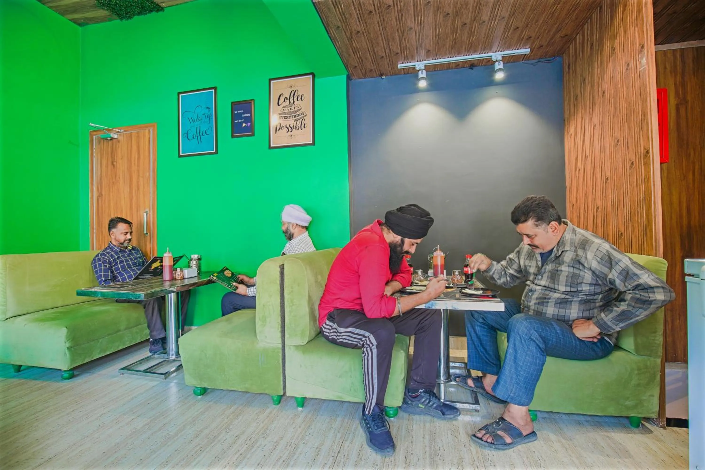 Restaurant/places to eat in Hotel City Castle