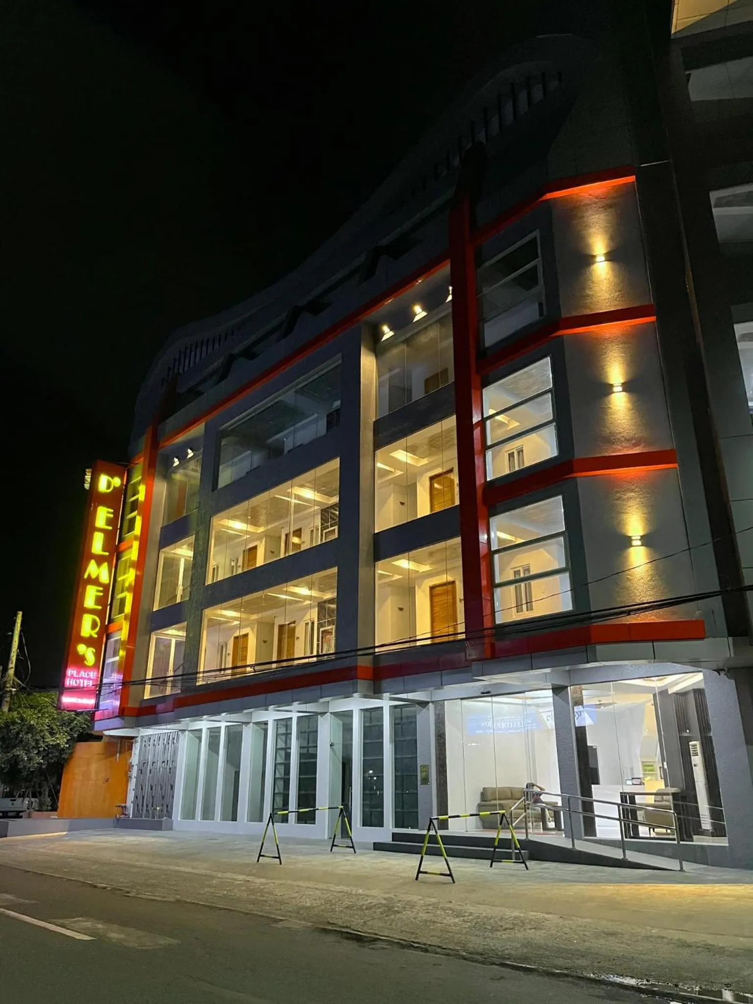 D' Elmer's Place Hotel