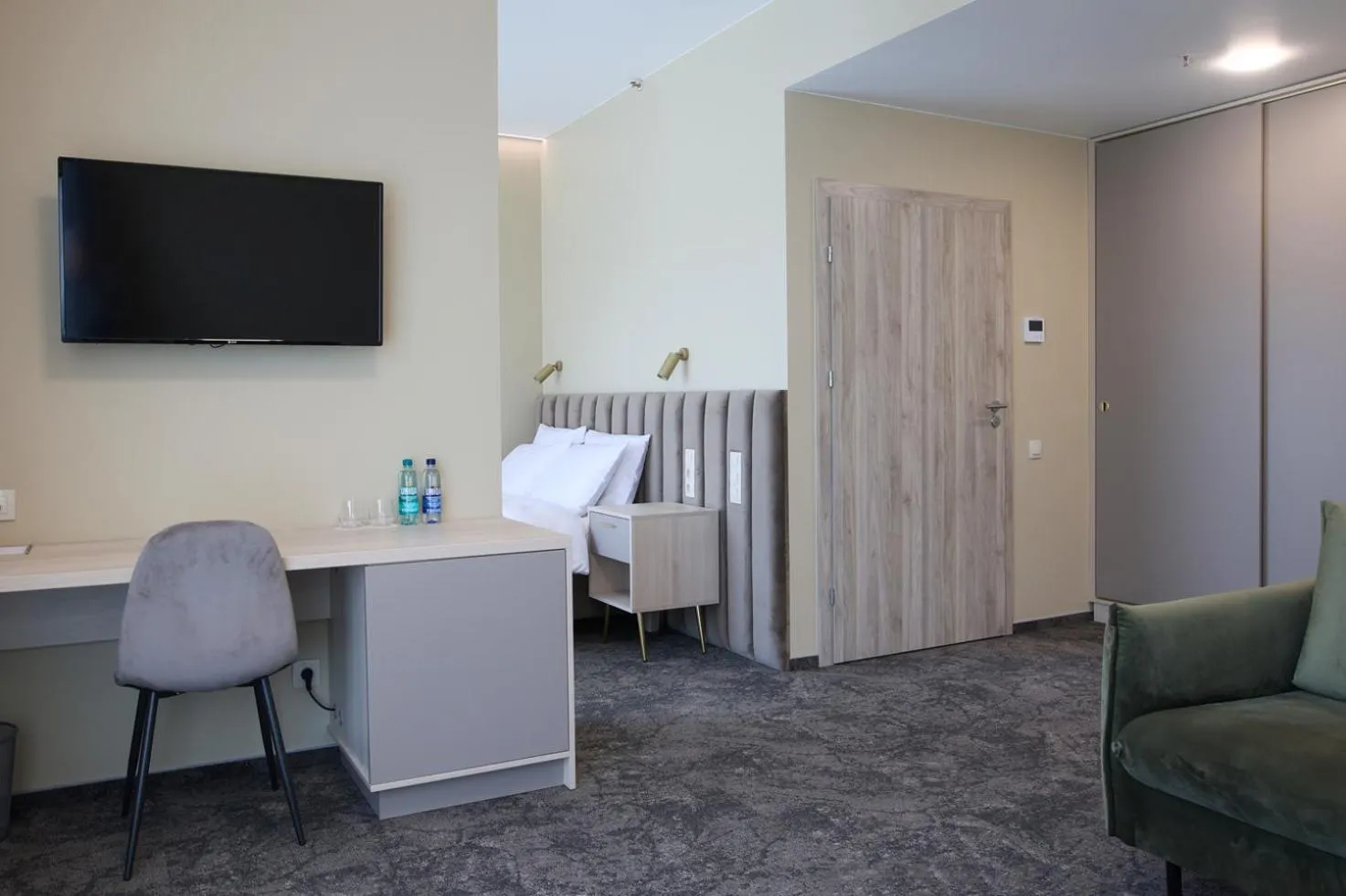 Seating area, Bed in Suncity Hotel & SPA