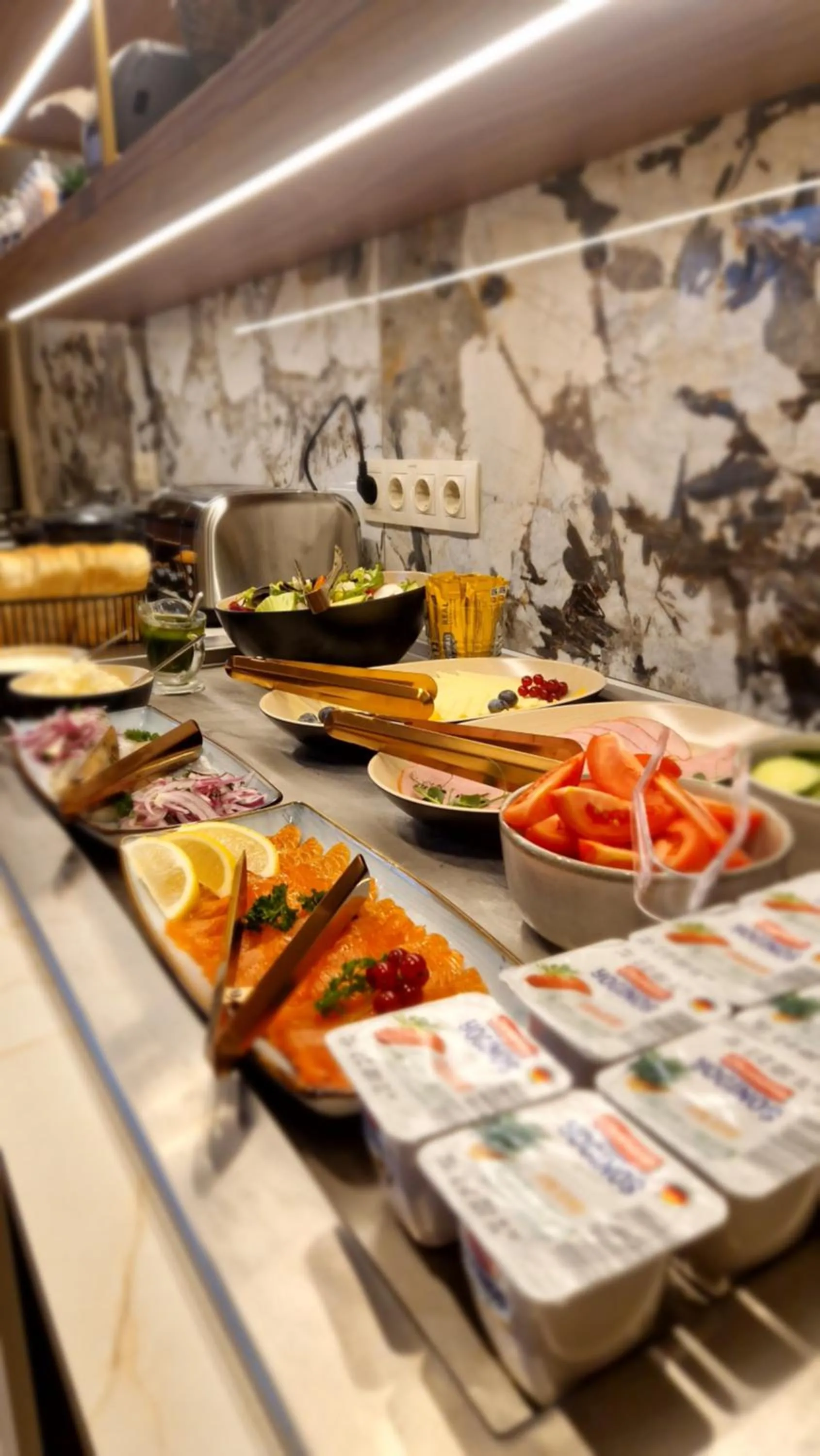 Restaurant/places to eat in Suncity Hotel & SPA