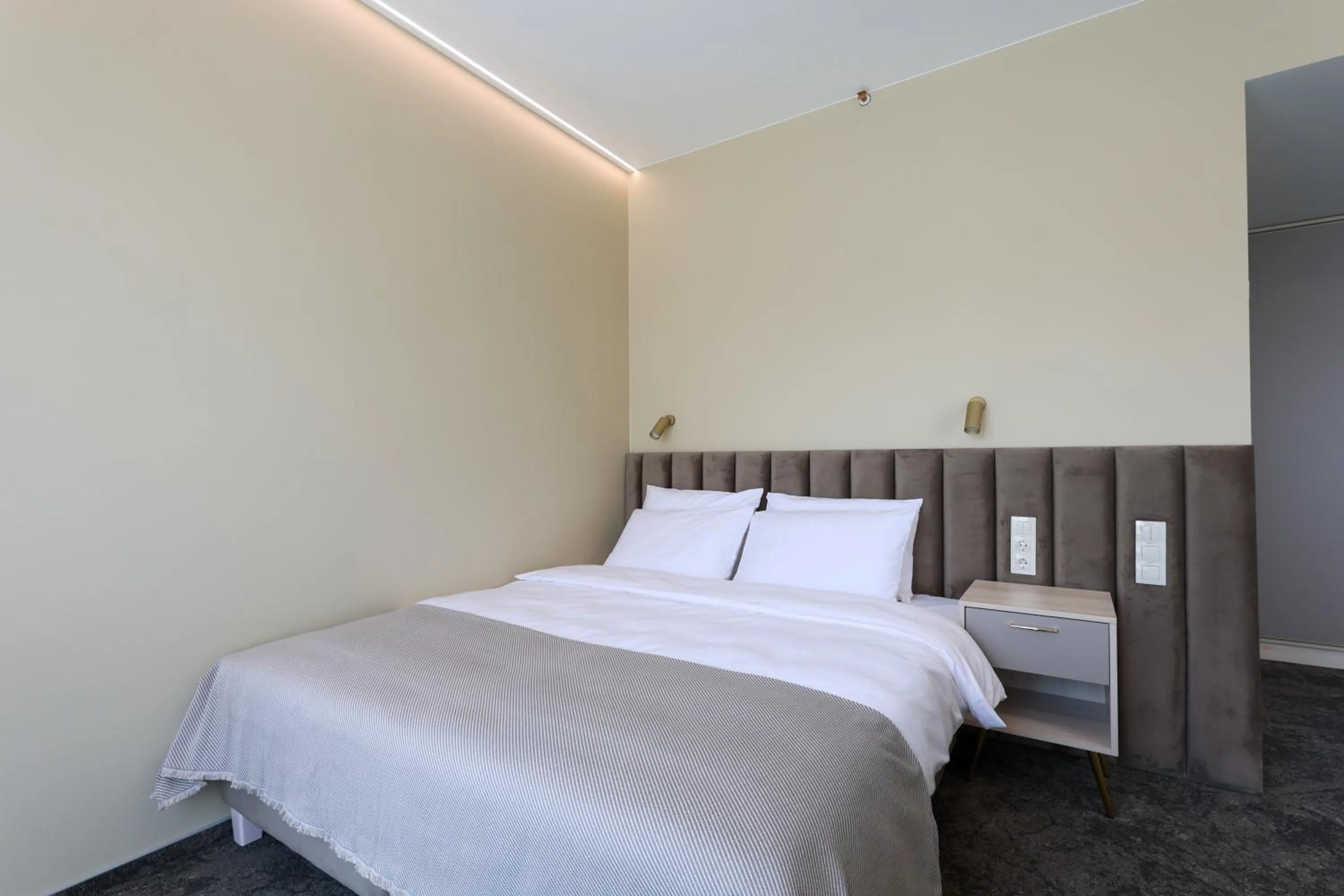 Bed in Suncity Hotel & SPA