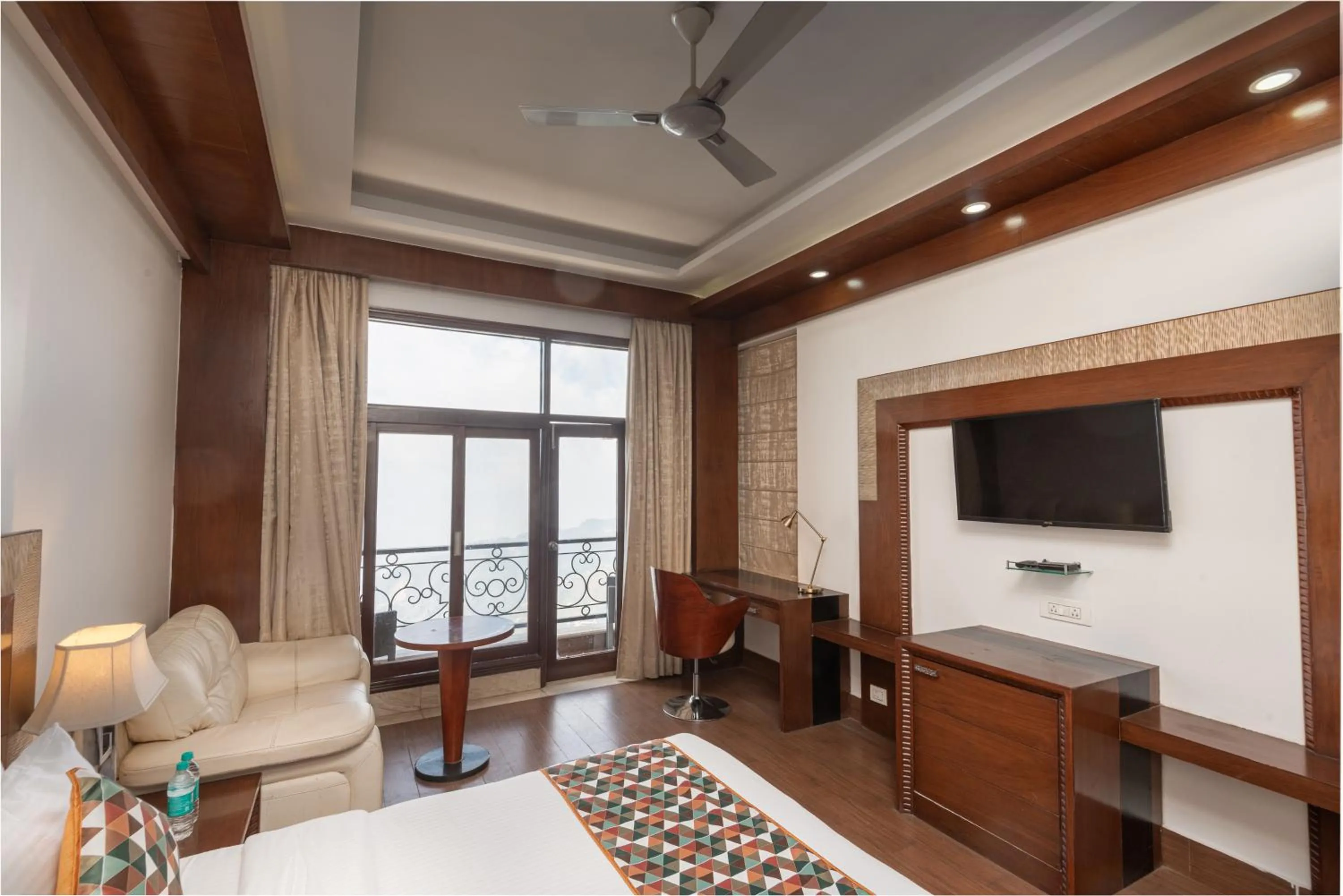 Bed in Lawrence Solitaire Resort, Mall road, Mussoorie