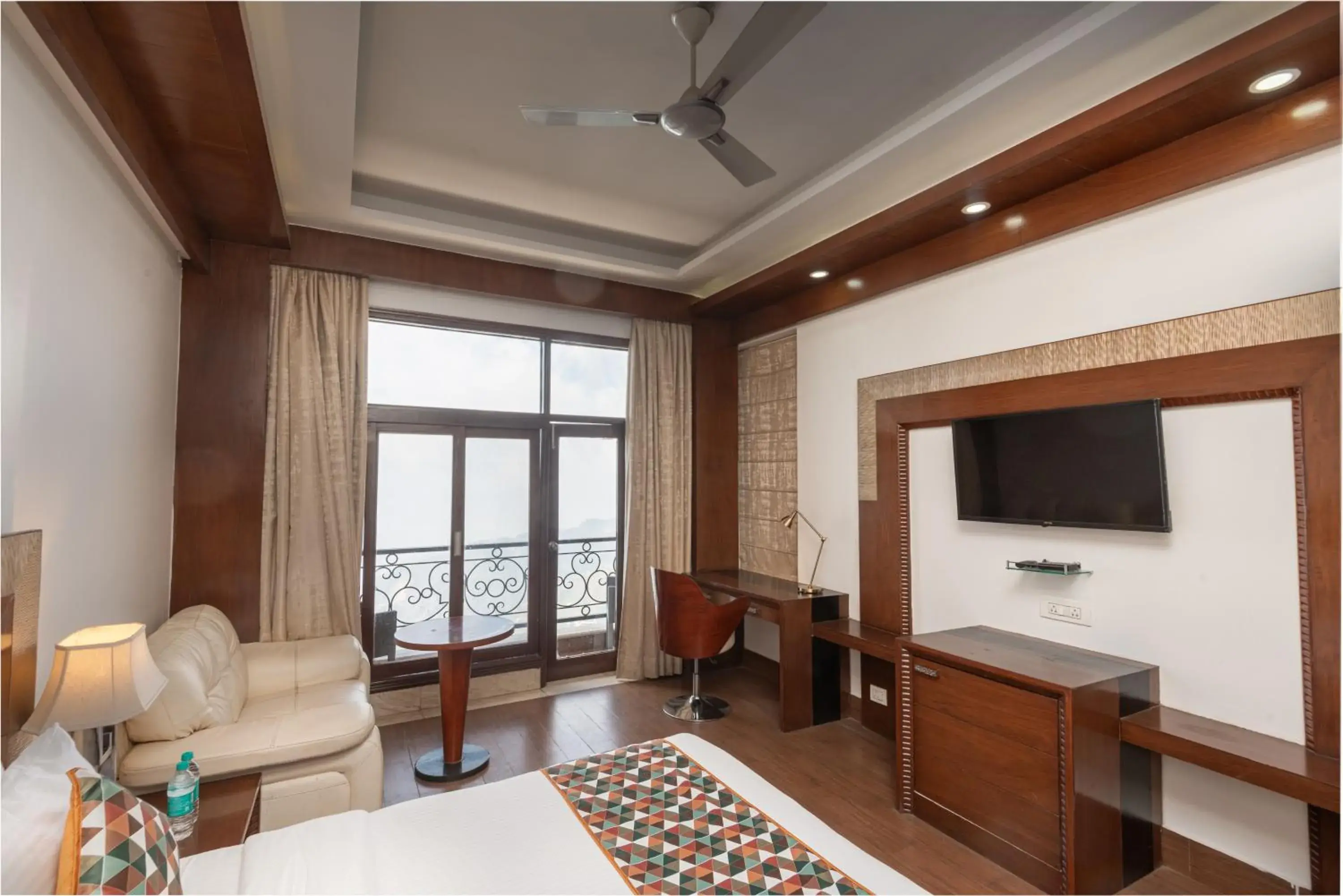 Bed in Lawrence Solitaire Resort, Mall road, Mussoorie Bed in Lawrence Solitaire Resort, Mall road, Mussoorie