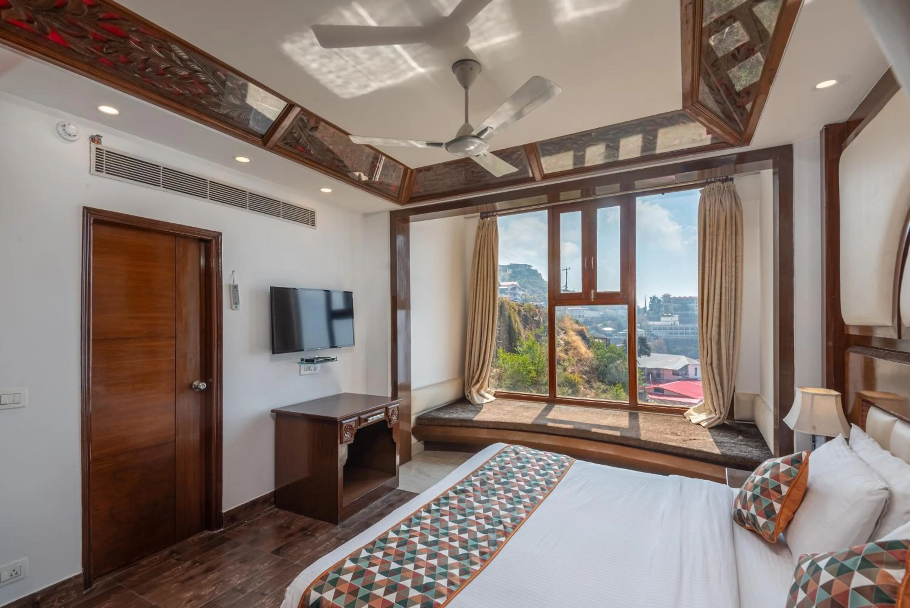 Bed in Lawrence Solitaire Resort, Mall road, Mussoorie