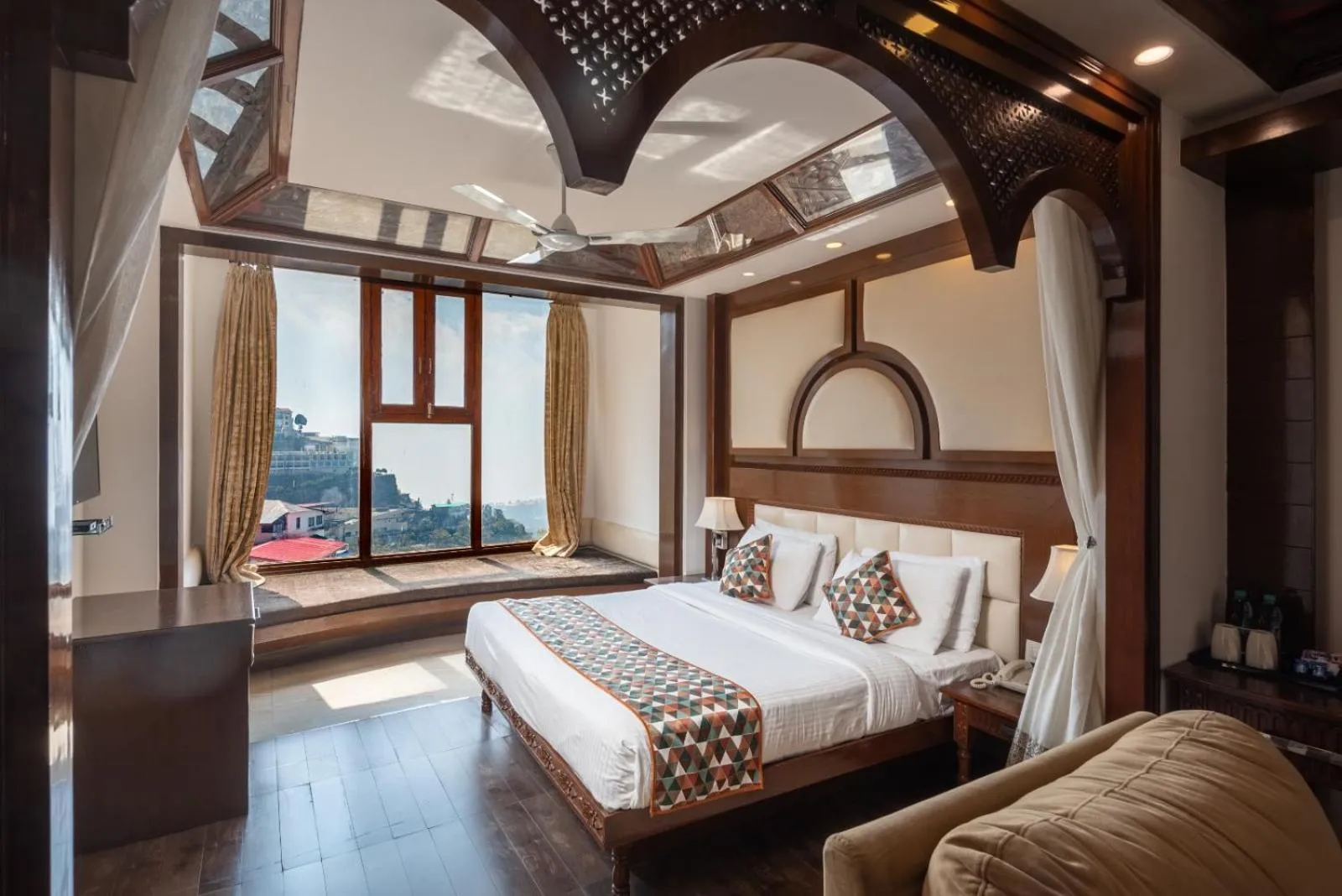 Bed in Lawrence Solitaire Resort, Mall road, Mussoorie