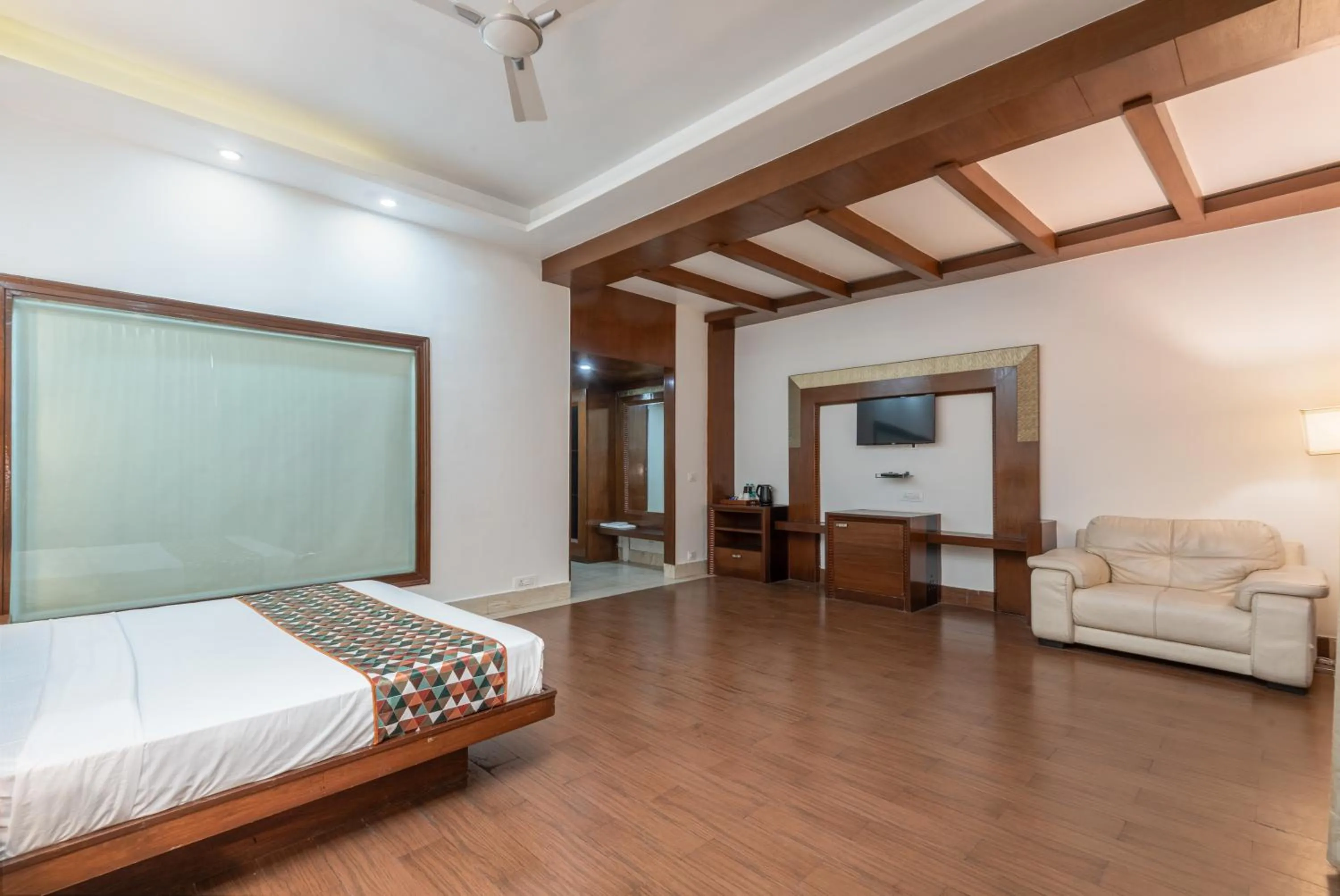 Bed in Lawrence Solitaire Resort, Mall road, Mussoorie