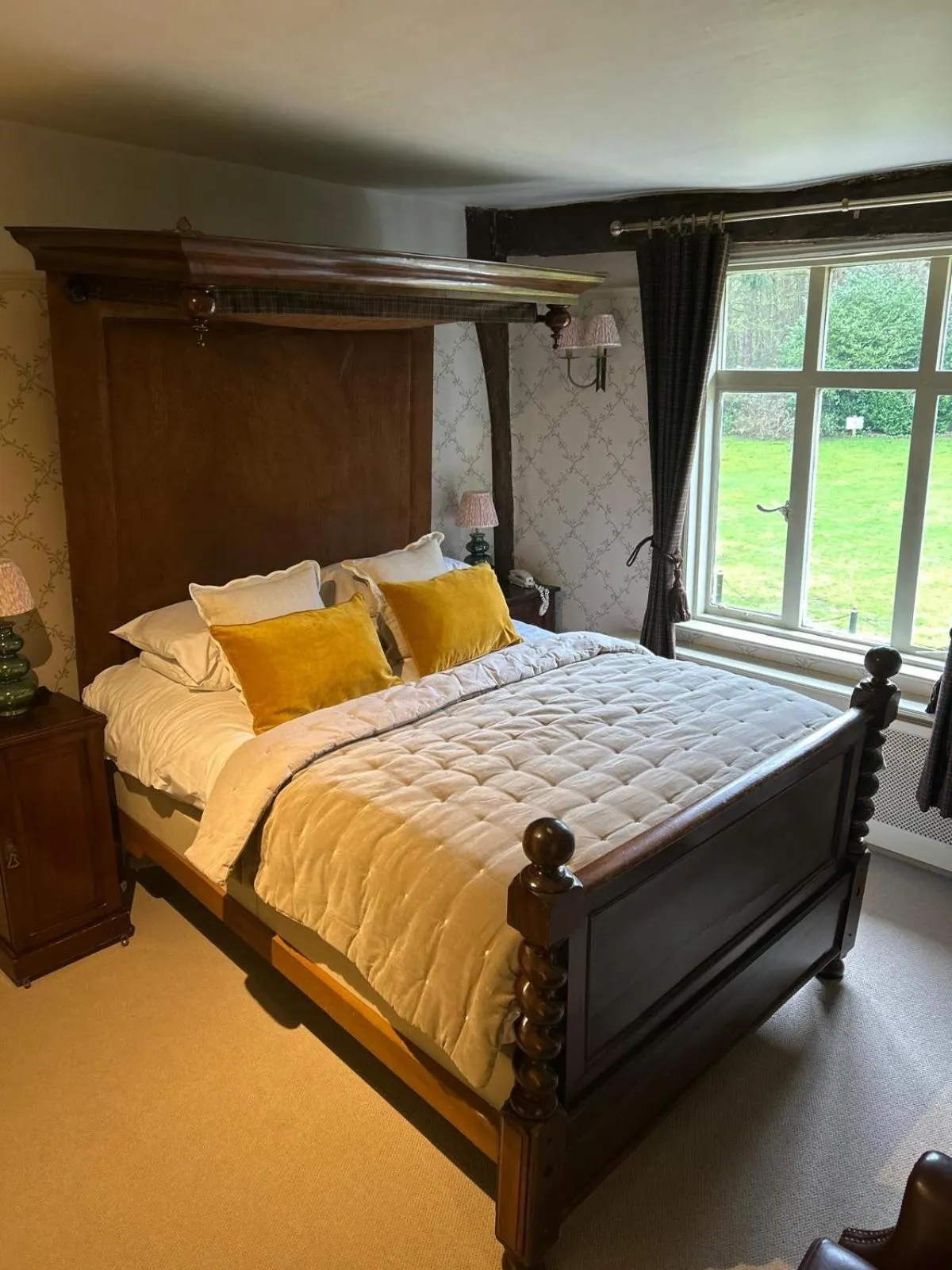 Bedroom, Bed in Ravenwood Hall Hotel