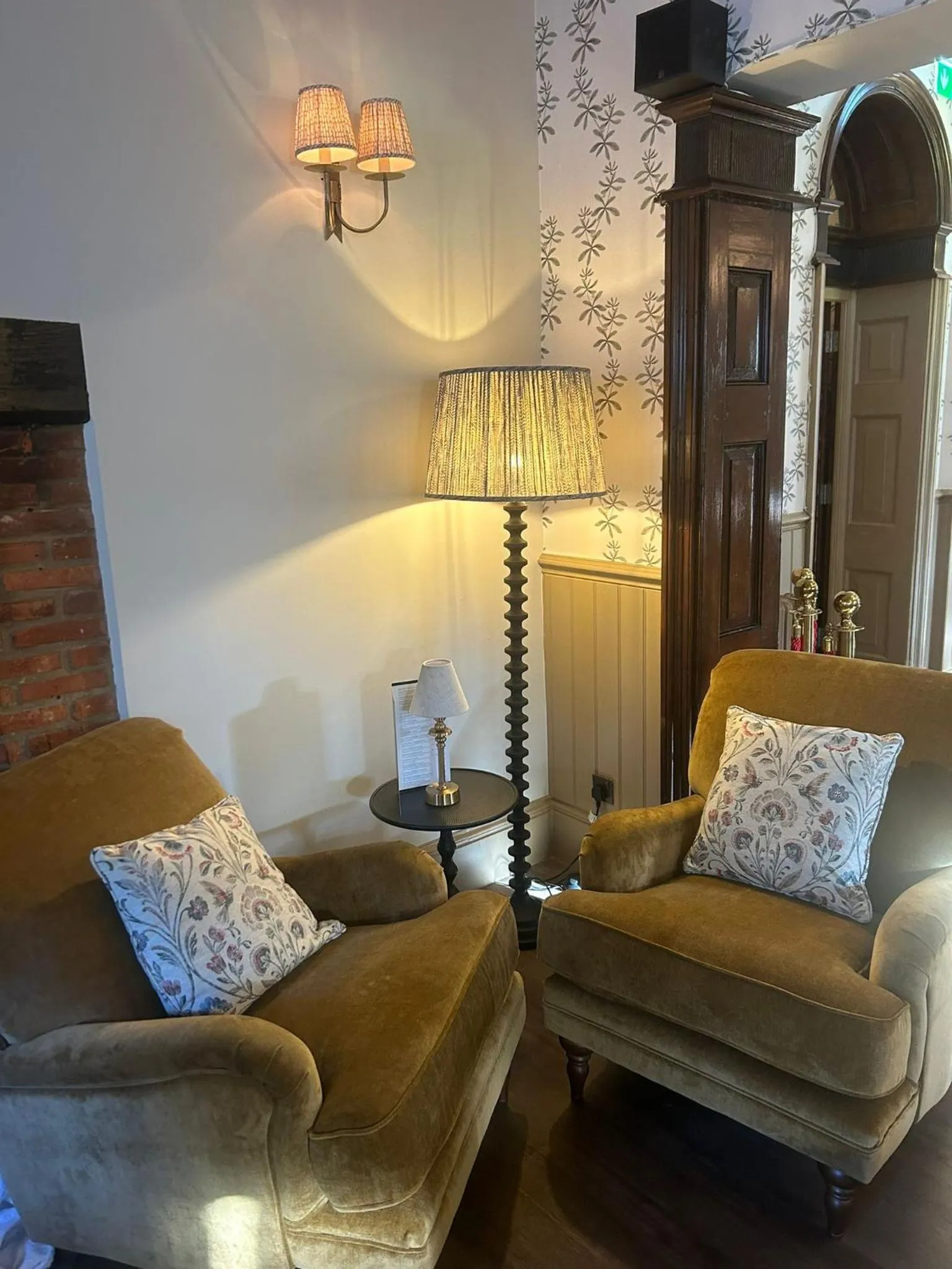 Lounge or bar in Ravenwood Hall Hotel