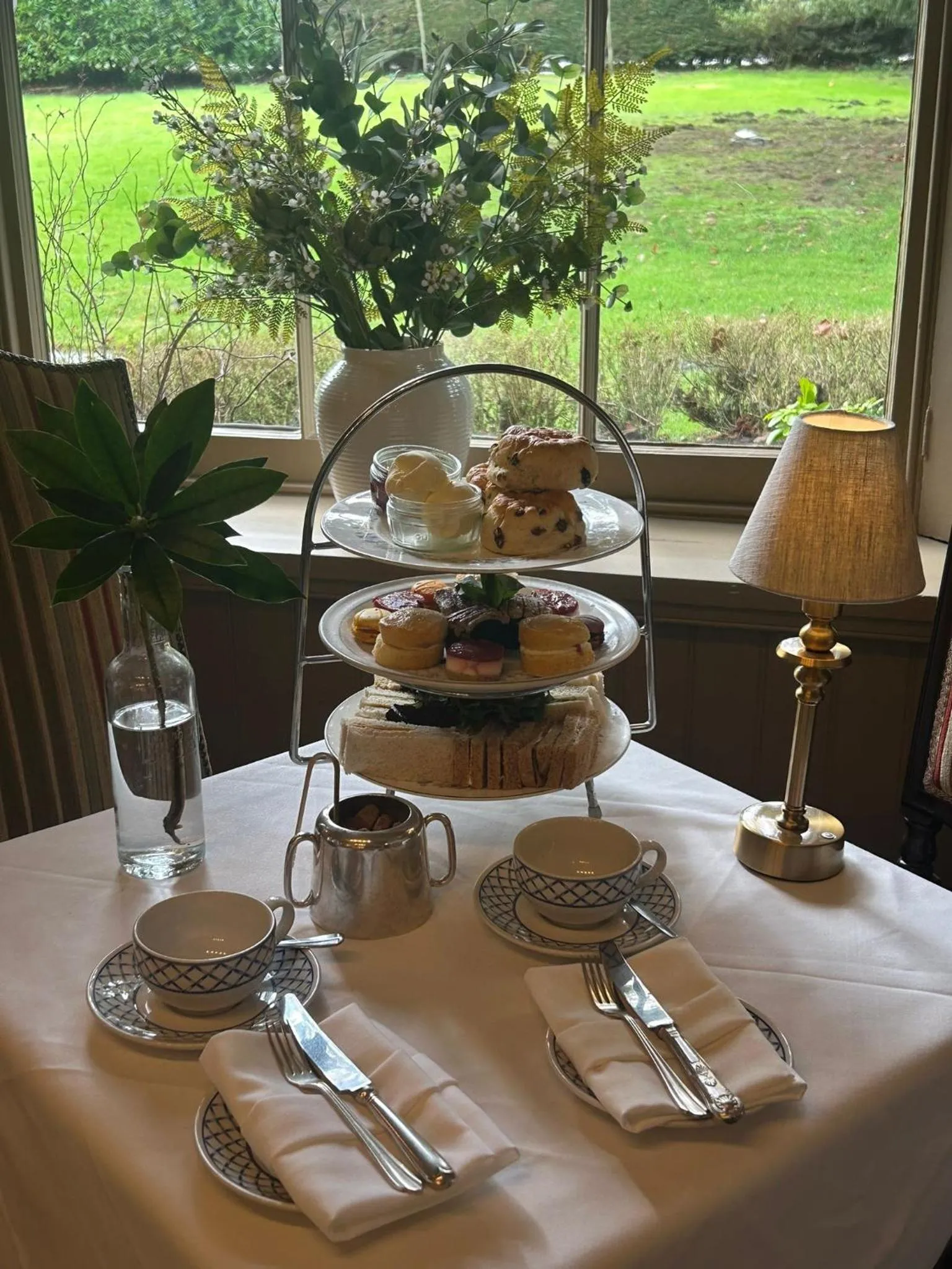 Restaurant/places to eat in Ravenwood Hall Hotel