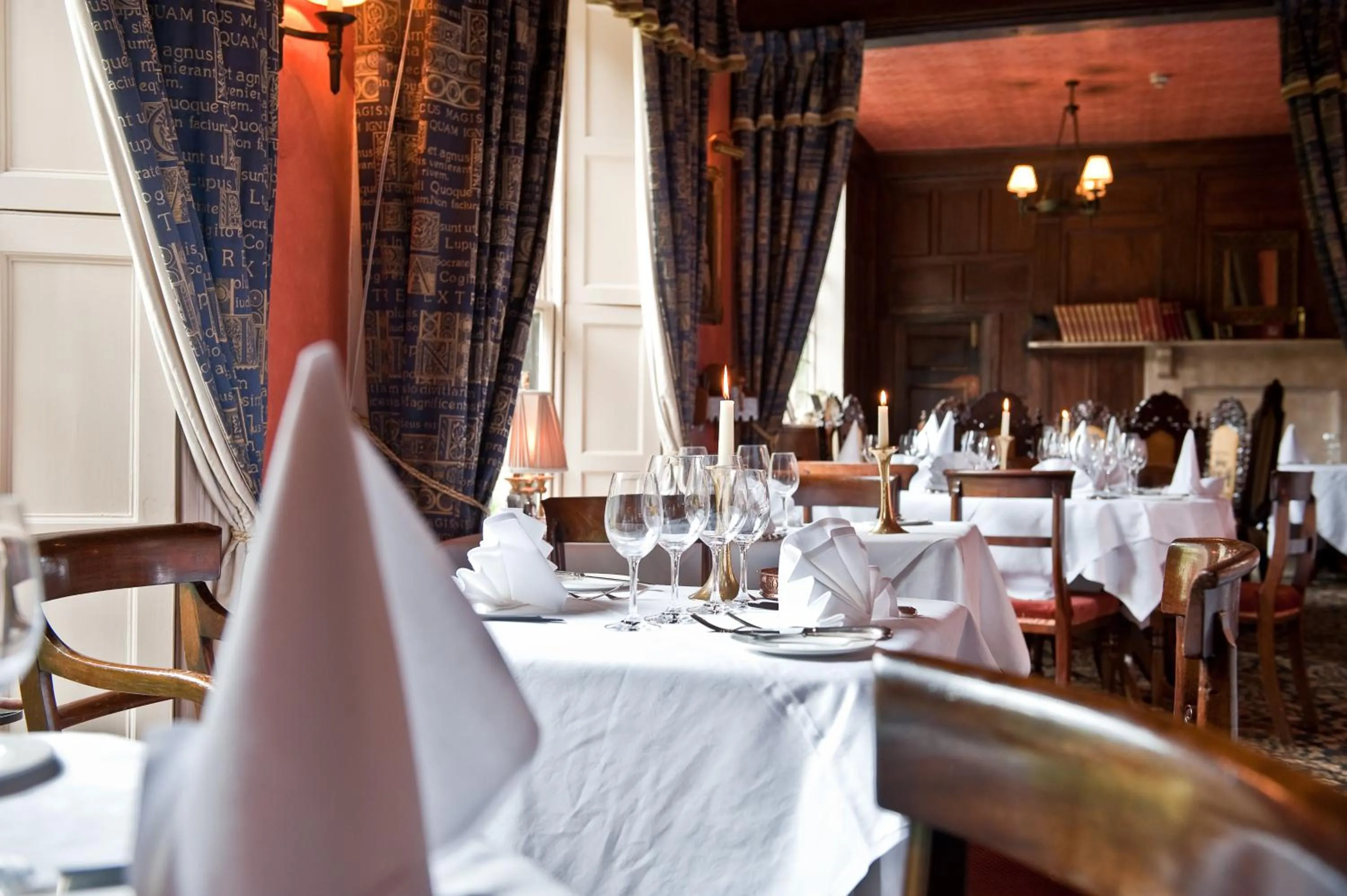 Restaurant/places to eat in Ravenwood Hall Hotel