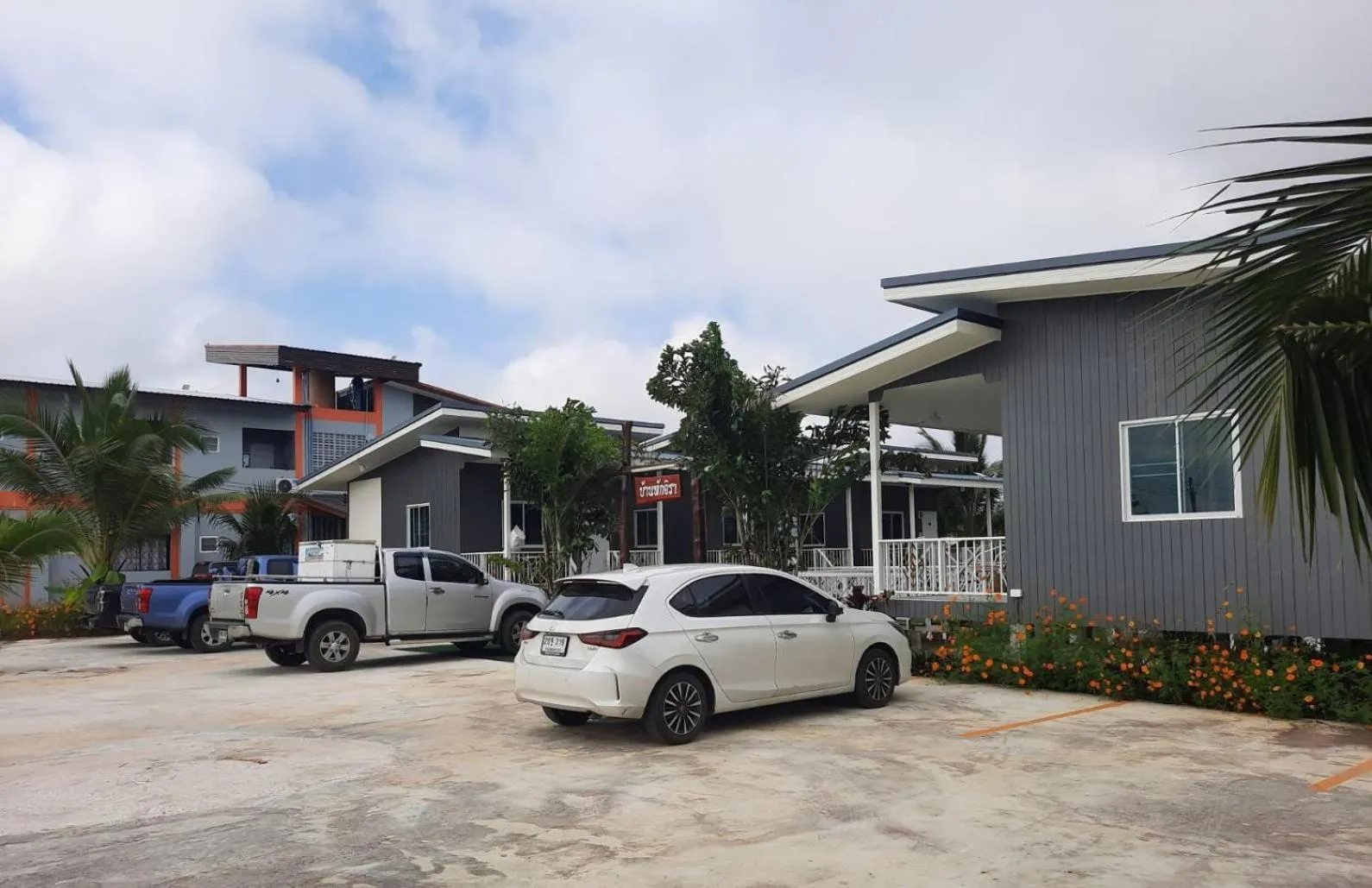 Parking in Jira Hotel