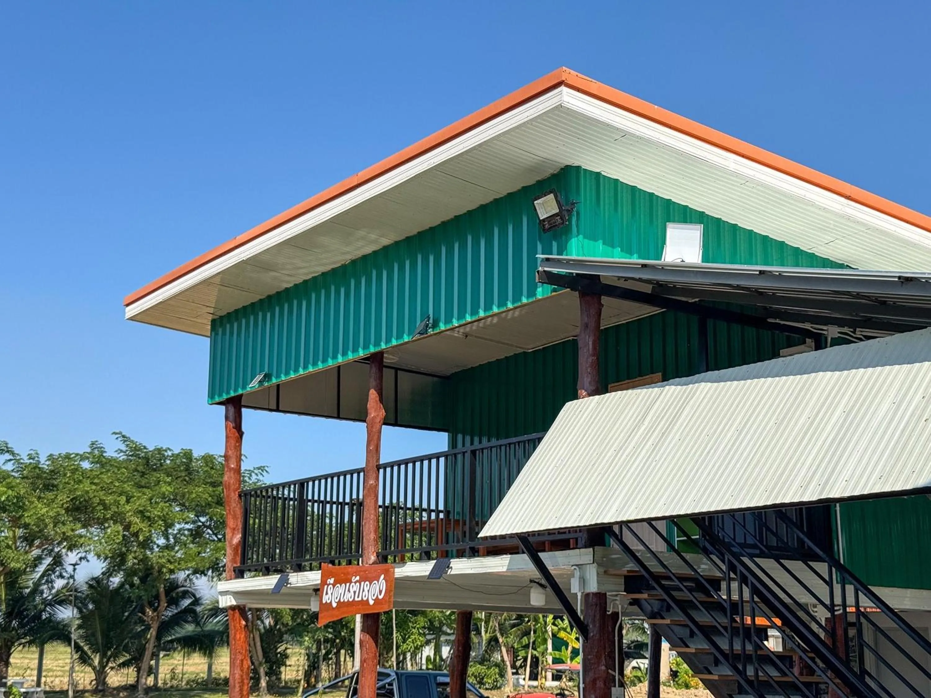 Property building in Jira Hotel