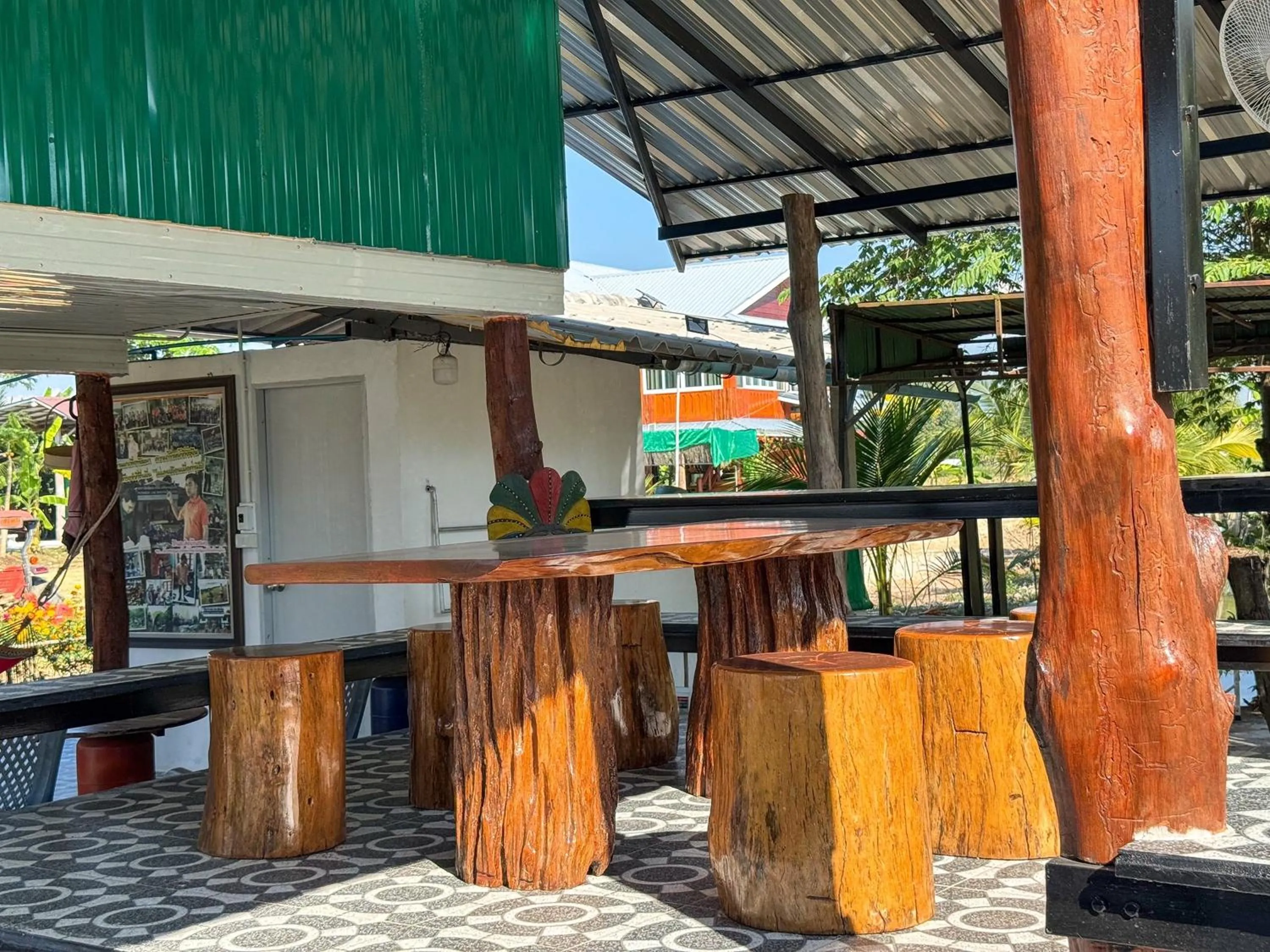 Restaurant/places to eat in Jira Hotel