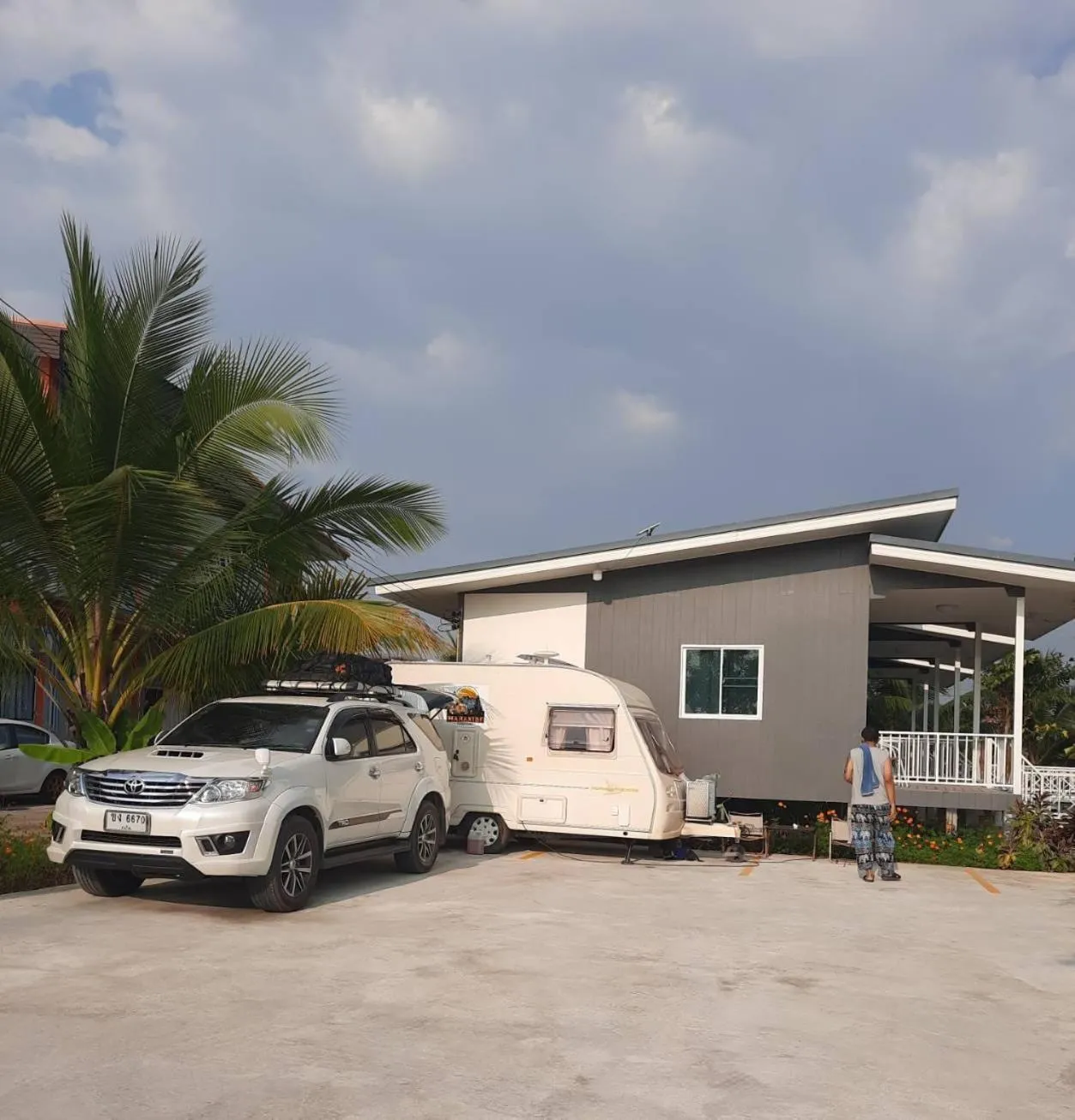 Parking in Jira Hotel