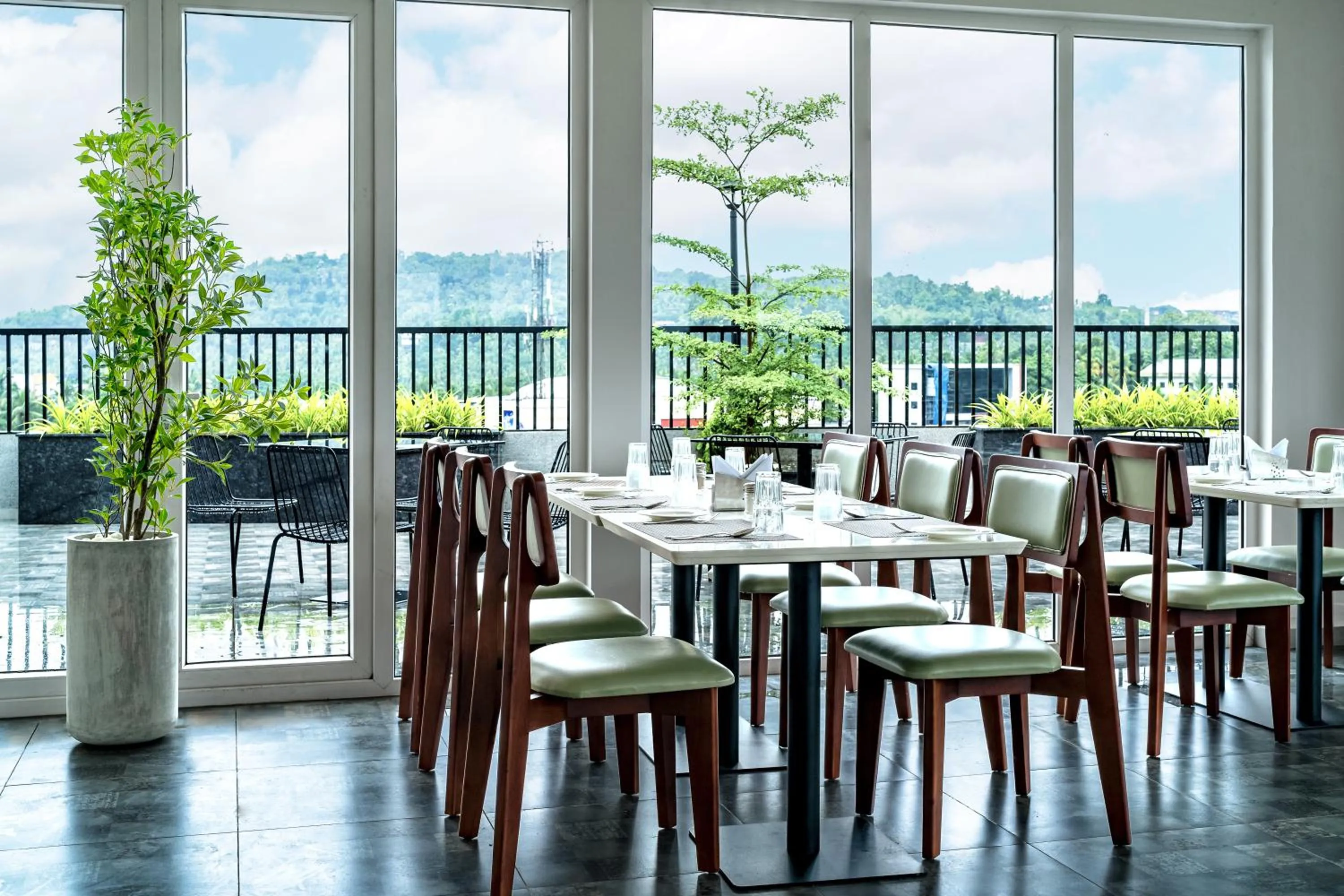 Restaurant/places to eat in ESPERO INN Malappuram