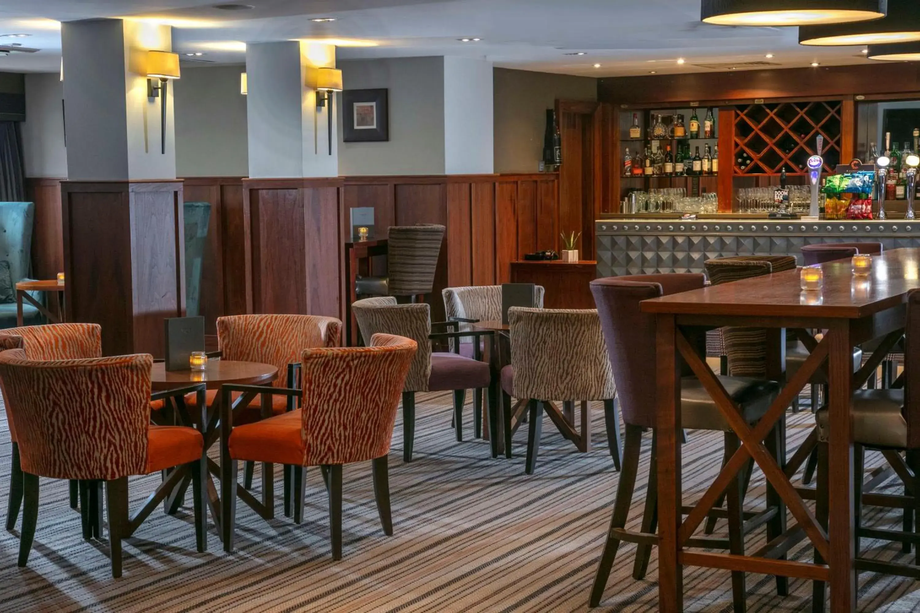 Lounge or bar in DoubleTree by Hilton Stratford-upon-Avon, United Kingdom Lounge or bar in DoubleTree by Hilton Stratford-upon-Avon, United Kingdom