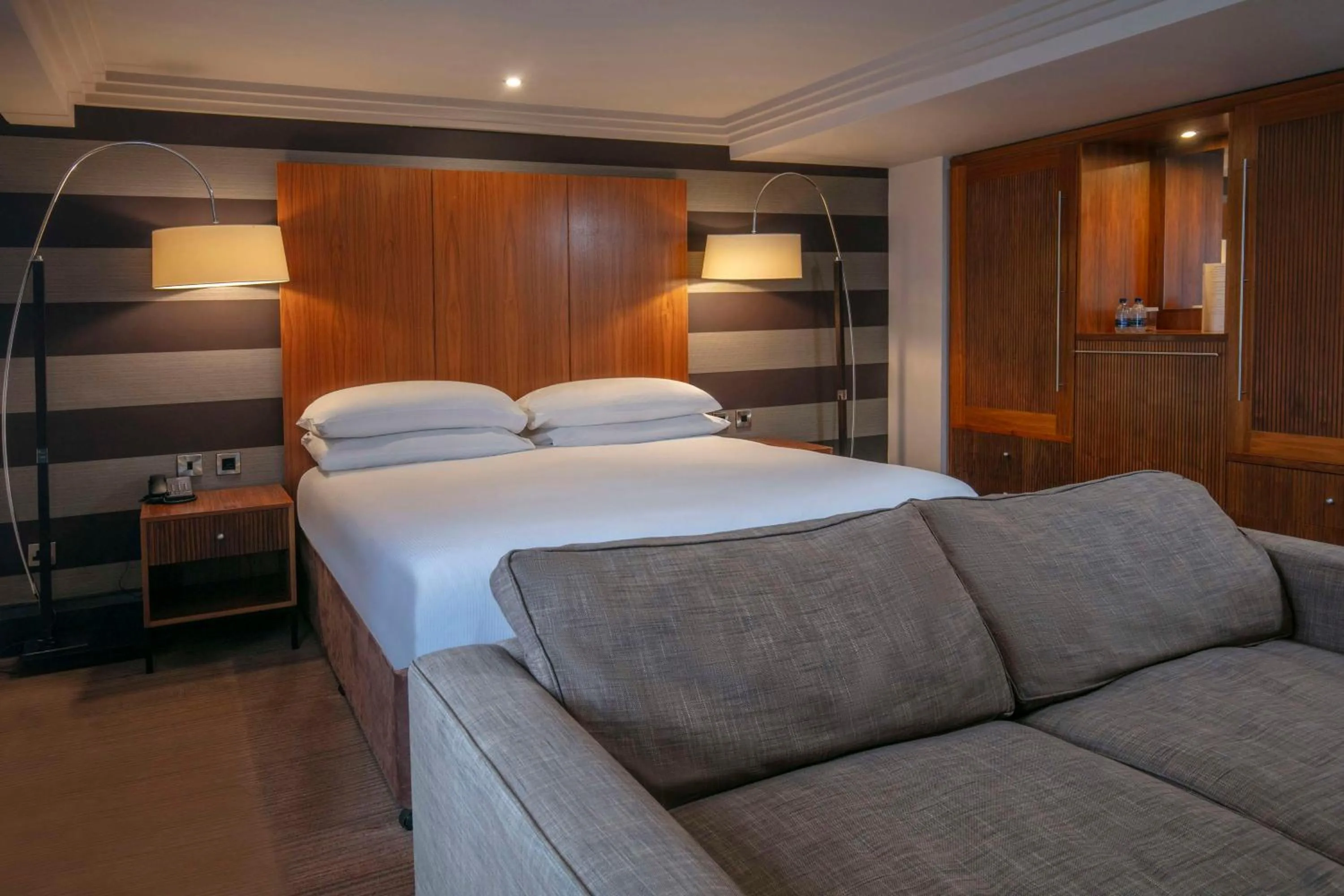 Bed in DoubleTree by Hilton Stratford-upon-Avon, United Kingdom