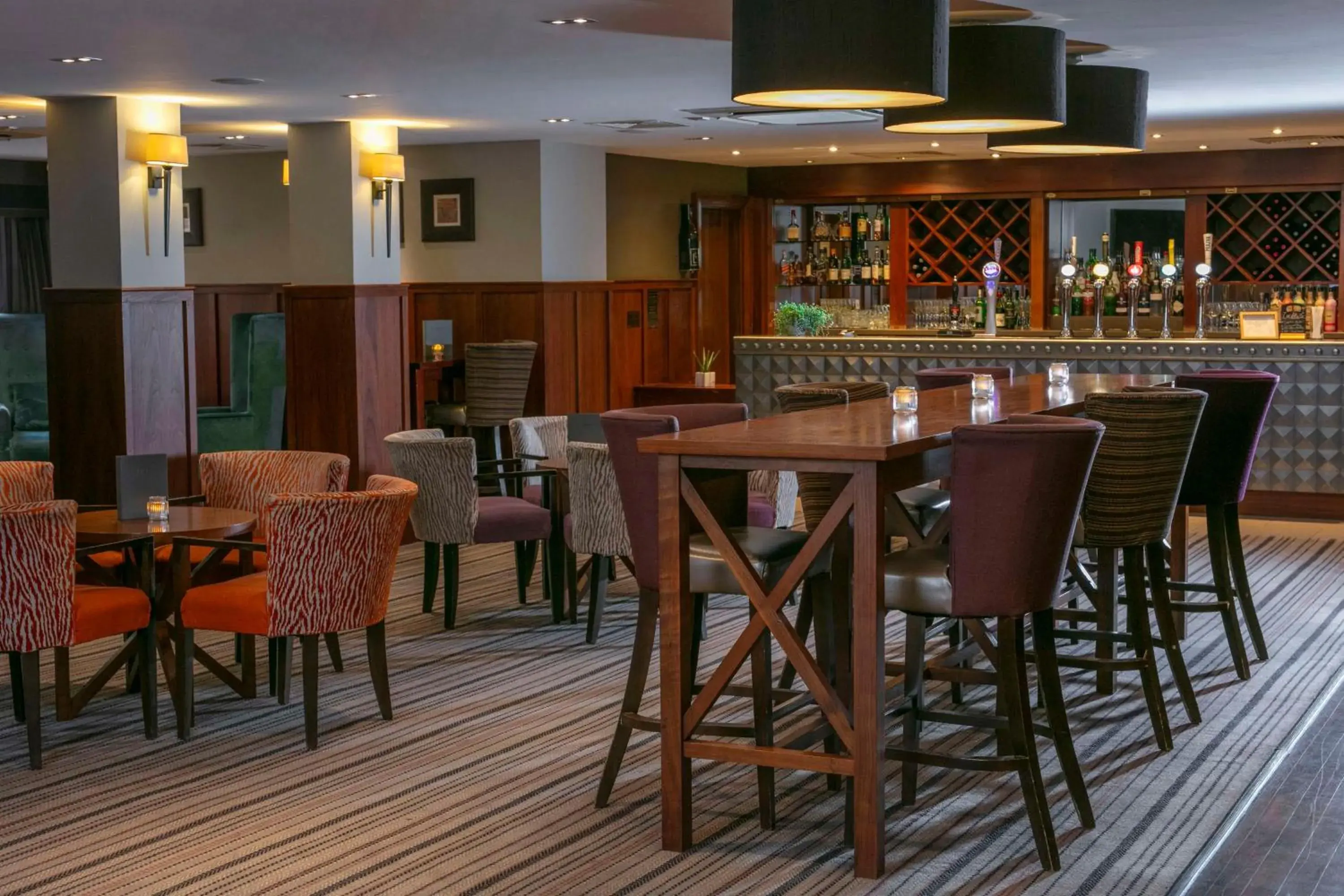 Lounge or bar in DoubleTree by Hilton Stratford-upon-Avon, United Kingdom Lounge or bar in DoubleTree by Hilton Stratford-upon-Avon, United Kingdom