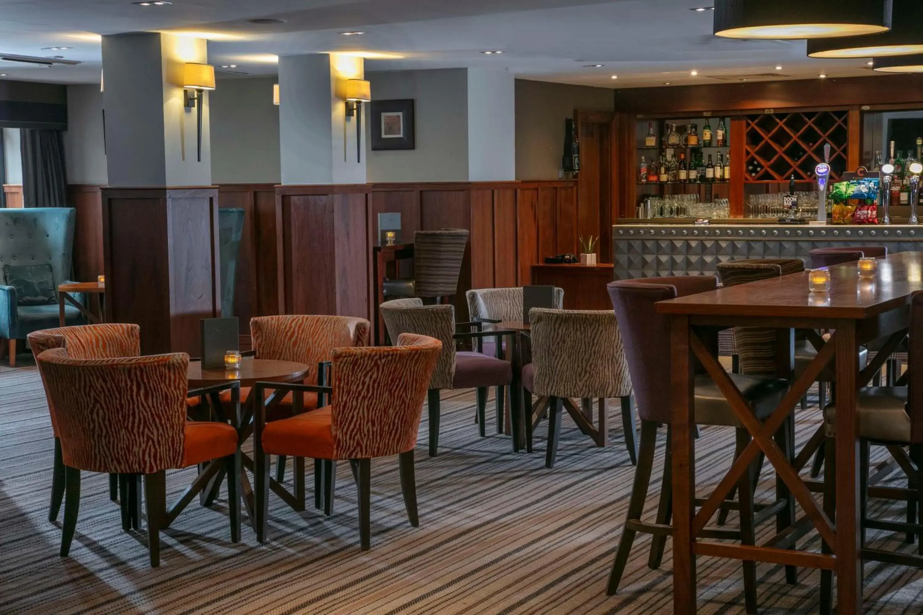 Lounge or bar in DoubleTree by Hilton Stratford-upon-Avon, United Kingdom Lounge or bar in DoubleTree by Hilton Stratford-upon-Avon, United Kingdom
