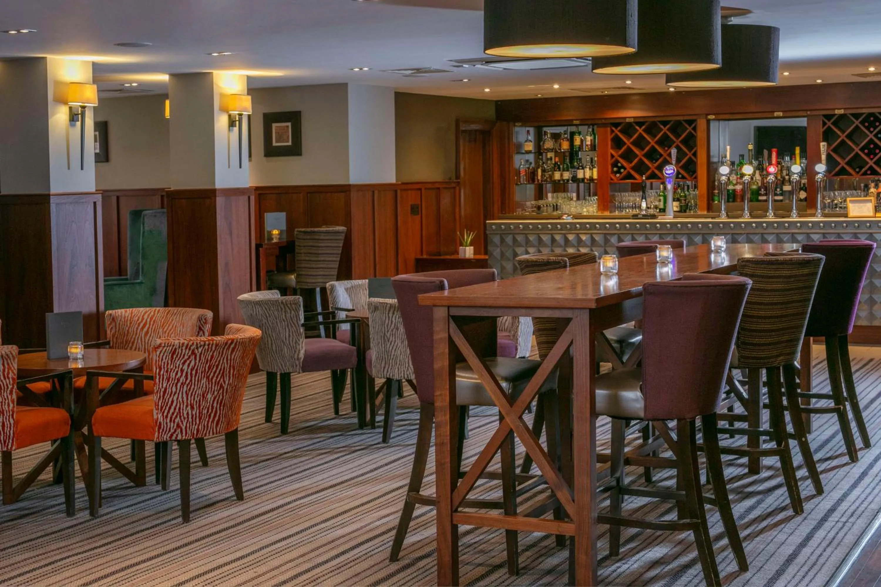 Lounge or bar in DoubleTree by Hilton Stratford-upon-Avon, United Kingdom