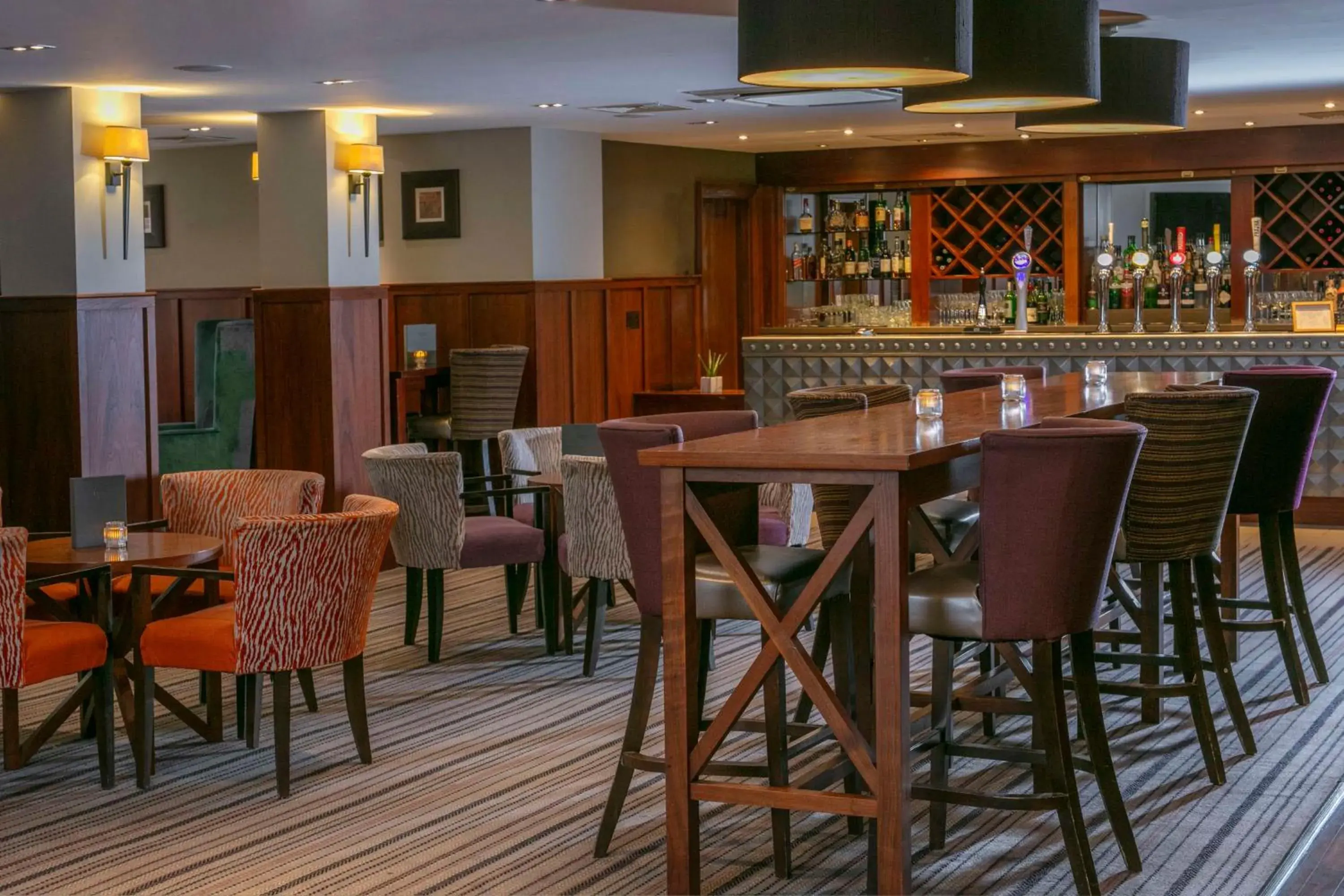 Lounge or bar in DoubleTree by Hilton Stratford-upon-Avon, United Kingdom Lounge or bar in DoubleTree by Hilton Stratford-upon-Avon, United Kingdom