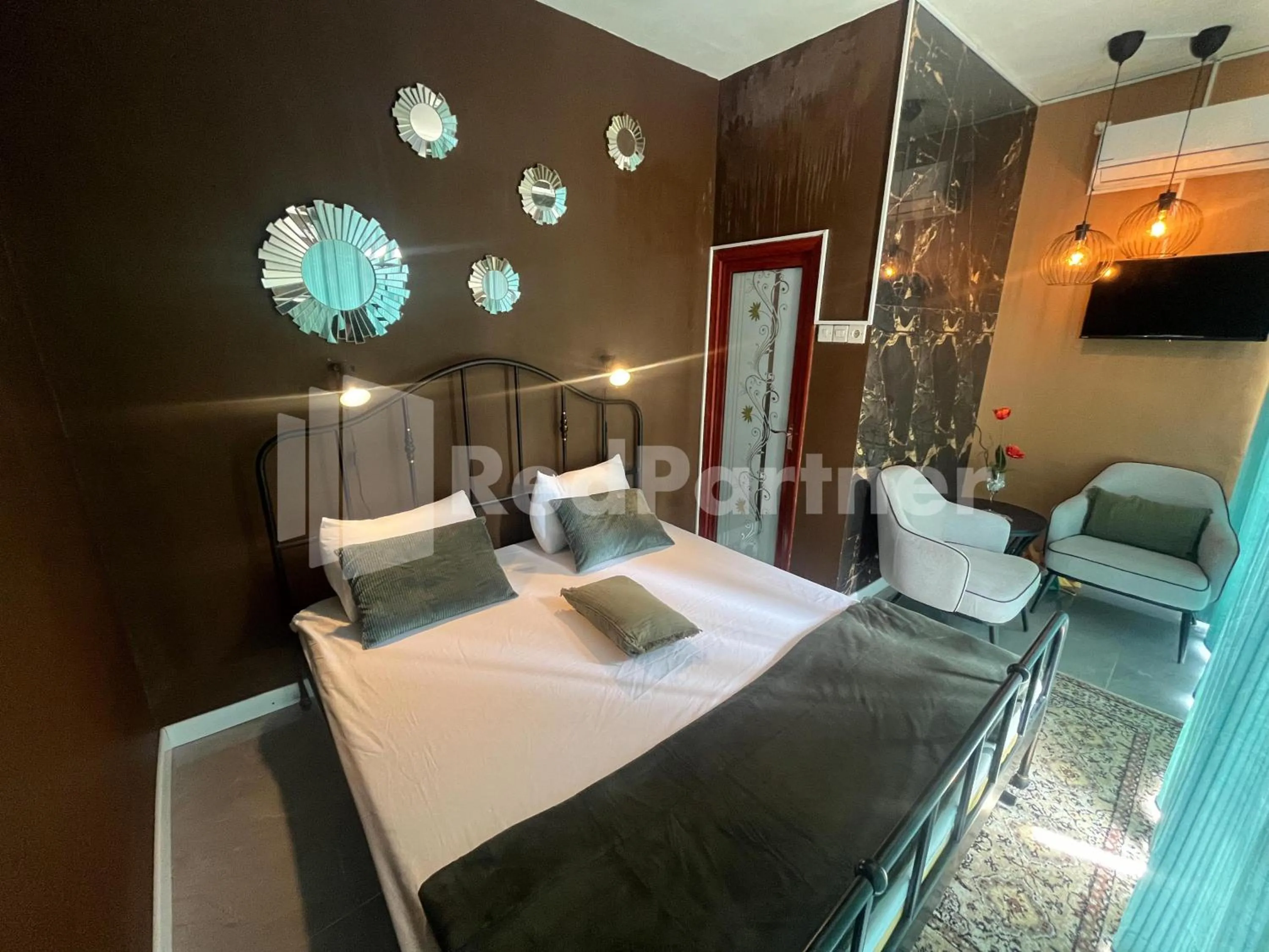 Bedroom, Bed in Villa Layar Selorejo Mitra RedDoorz