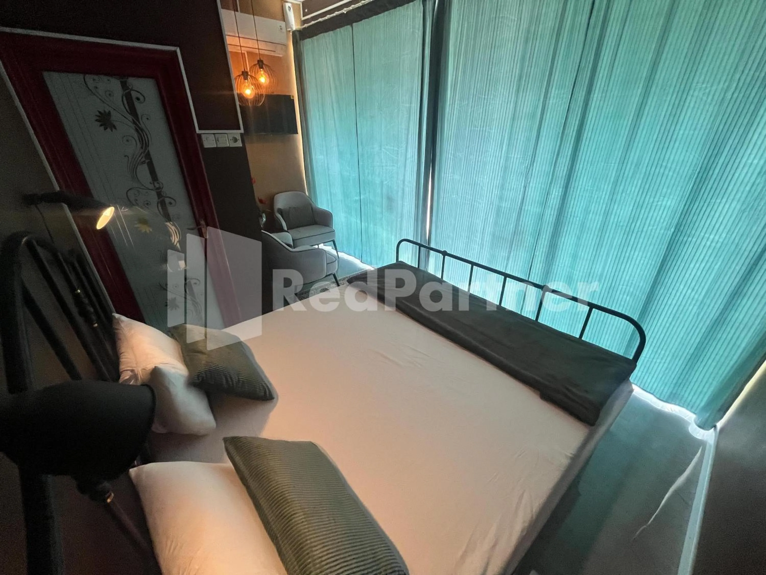 Bed in Villa Layar Selorejo Mitra RedDoorz