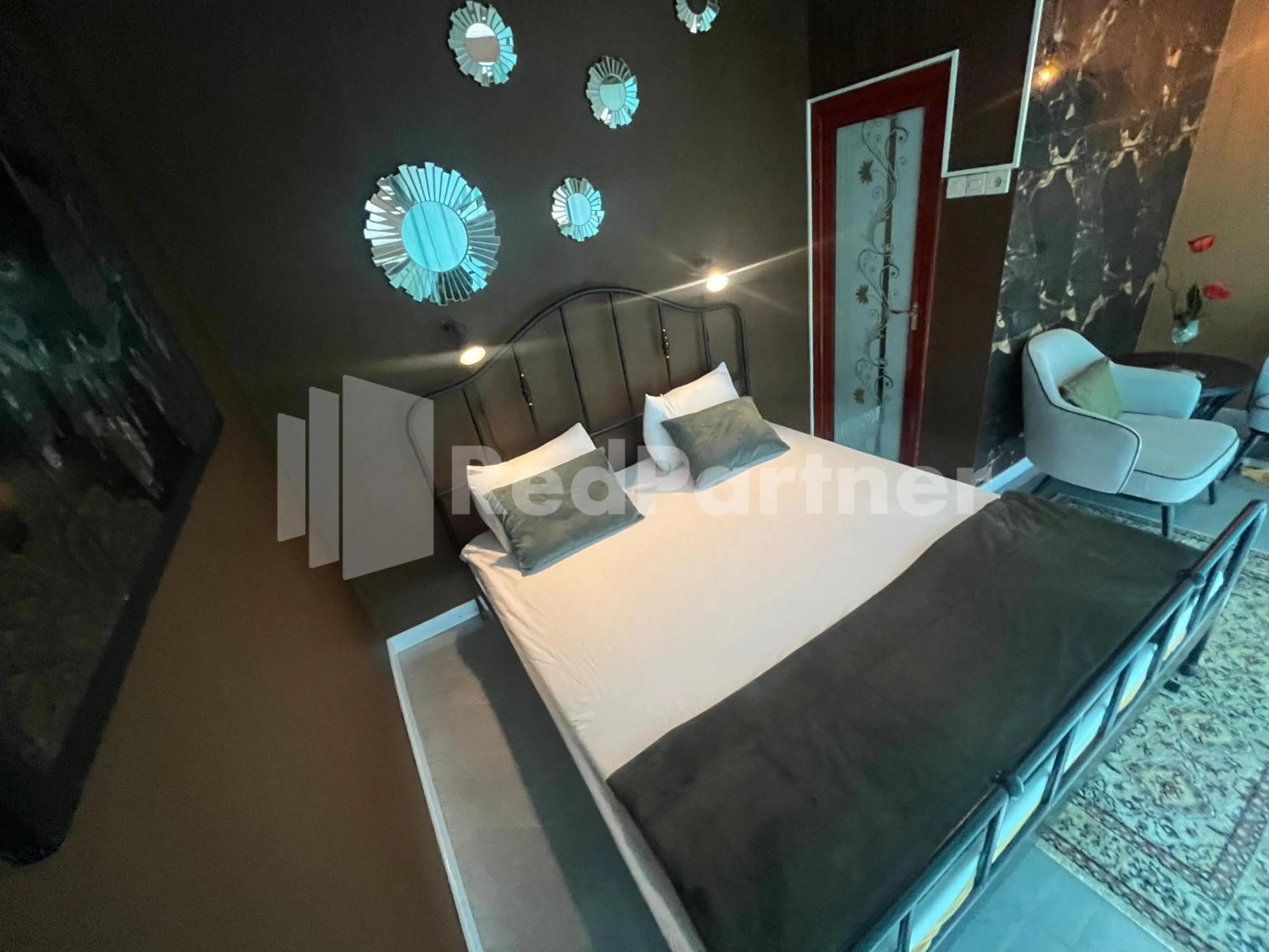 Bed in Villa Layar Selorejo Mitra RedDoorz