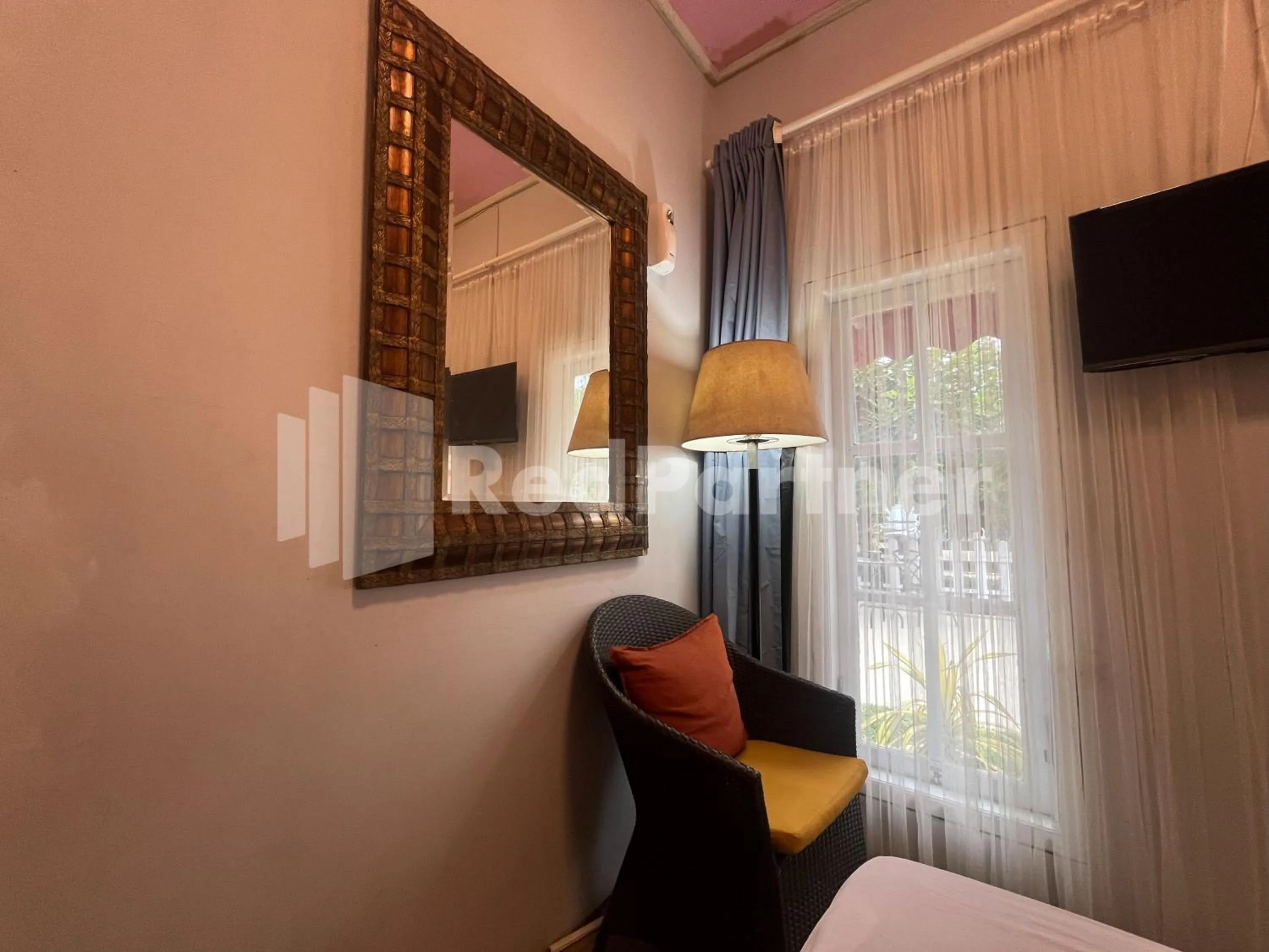 Seating area in Villa Layar Selorejo Mitra RedDoorz