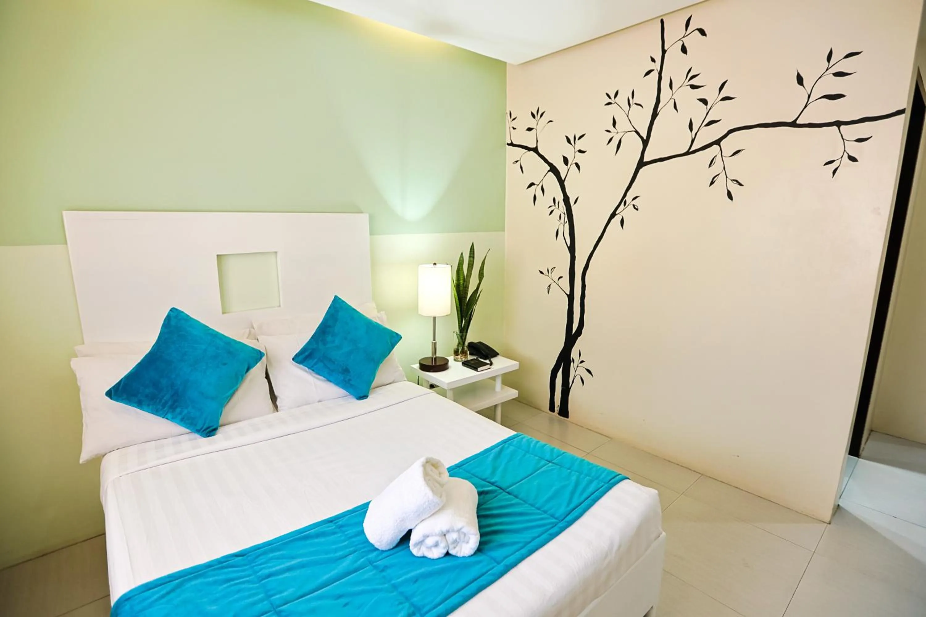 Bedroom, Bed in Holiday Suites Business District - formerly Empire Suites Hotel