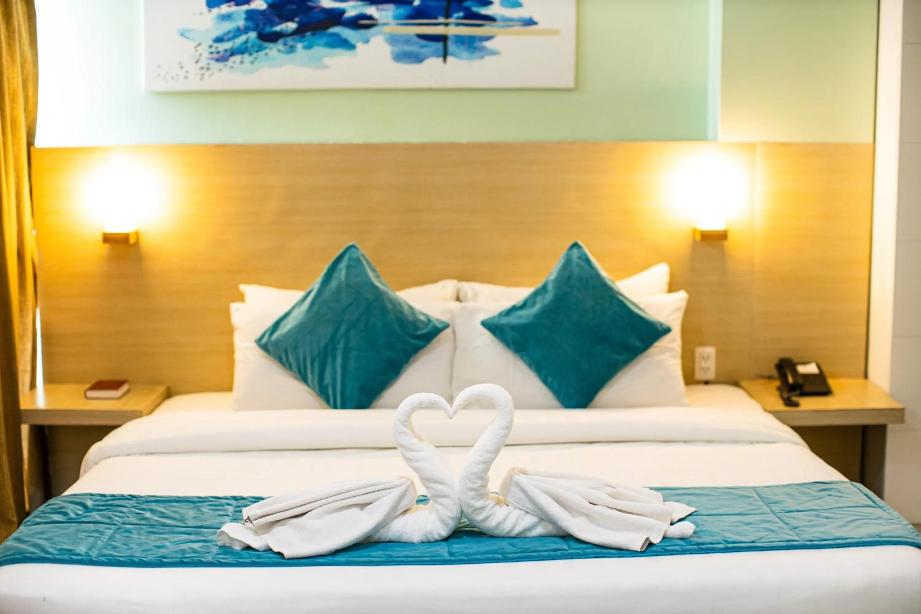 Bed in Holiday Suites Business District - formerly Empire Suites Hotel