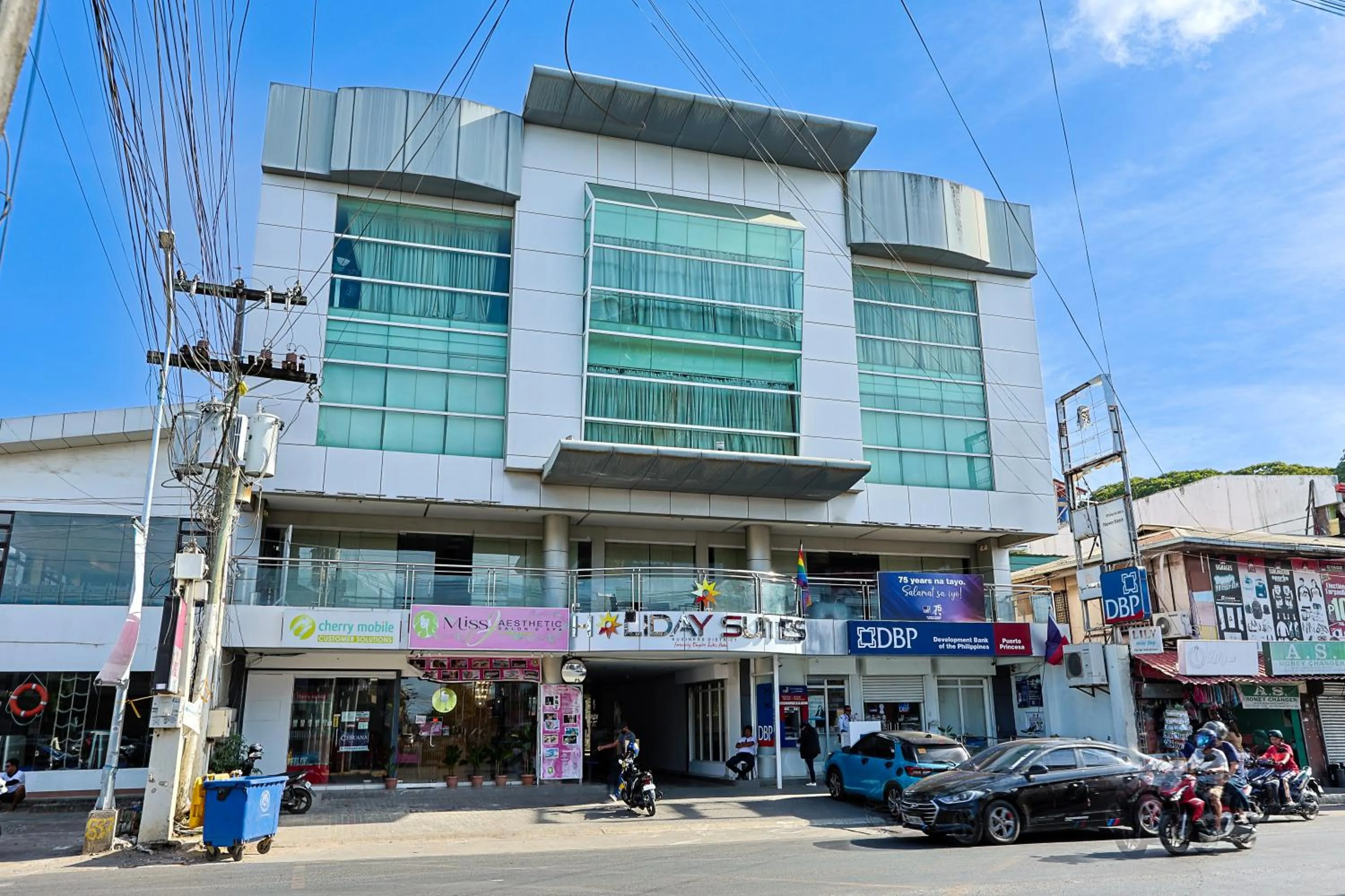 Property building in Holiday Suites Business District - formerly Empire Suites Hotel