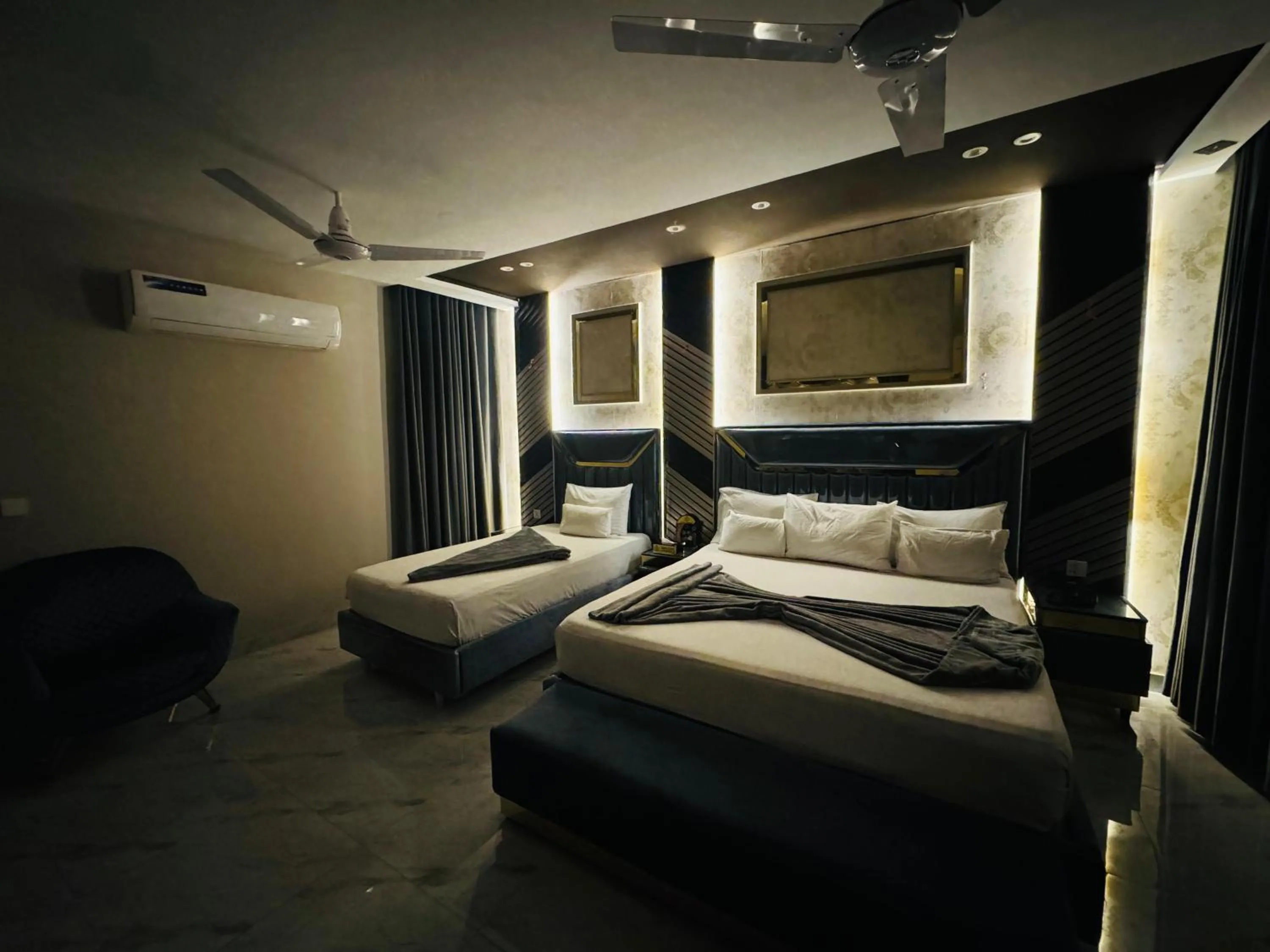 Bedroom, Bed in Multan Swiss Hotel