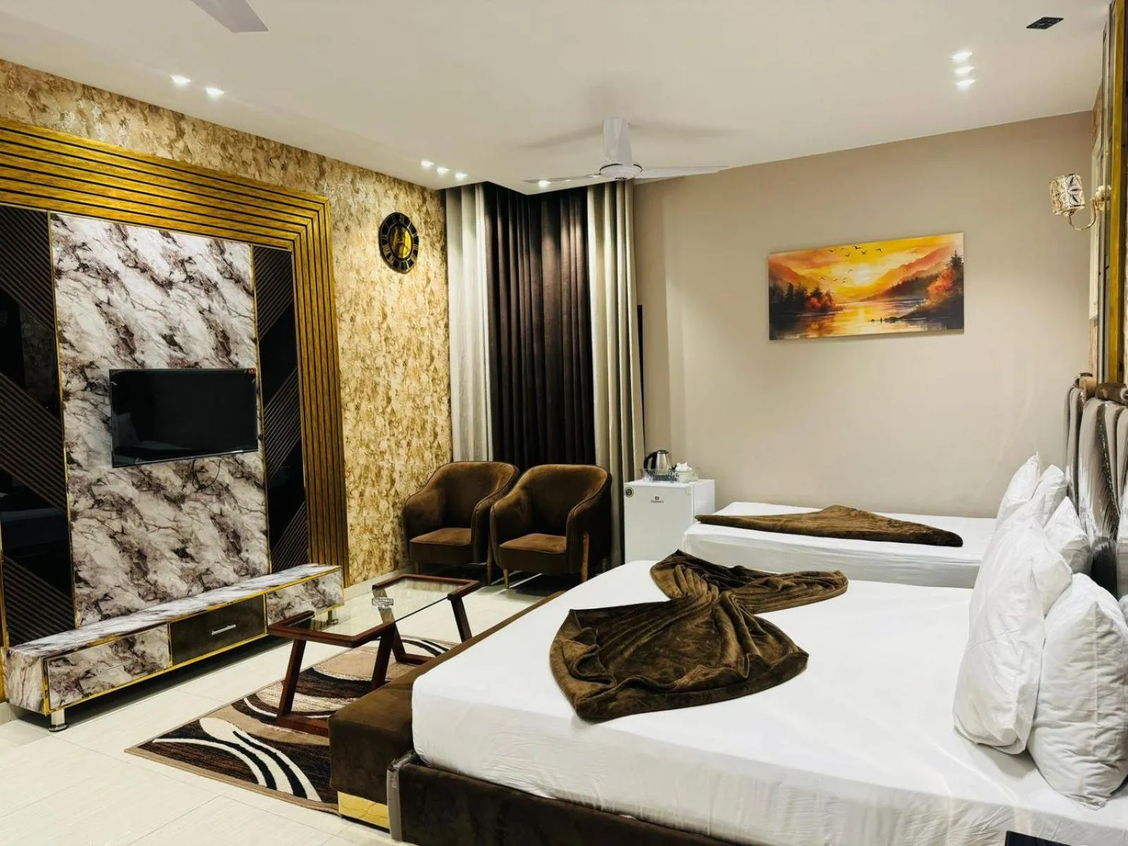 Bedroom, Bed in Multan Swiss Hotel
