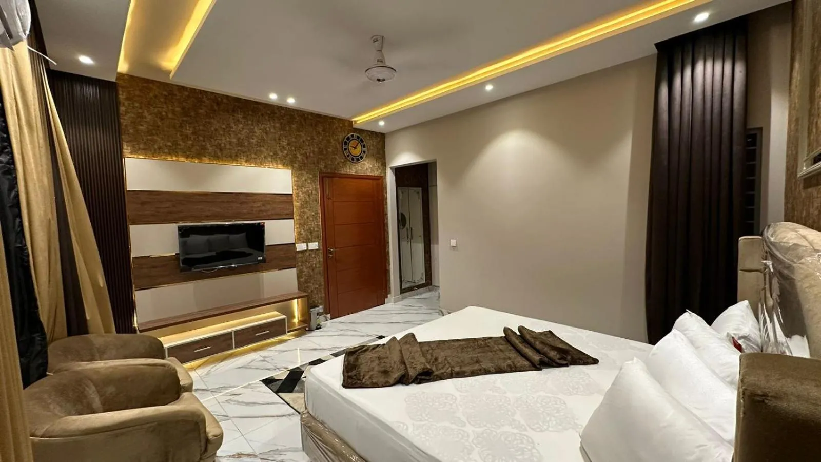 Bed in Multan Swiss Hotel